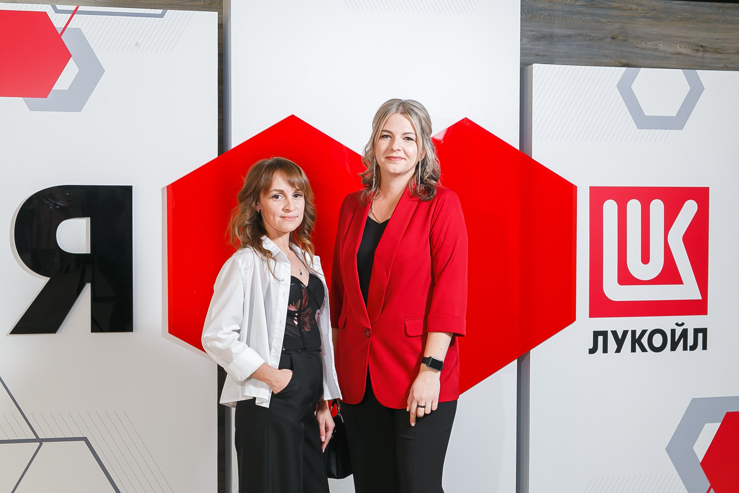 Фотозона на корпоративном мероприятии Лукойла в ДК Царицын. Событийный фотограф Максим Бескоровайновнов