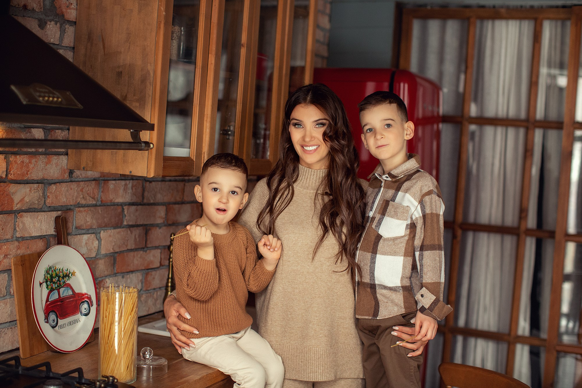 Студийная съемка мамы с сыновьями. Tatyana Nadezhdina Family photographer