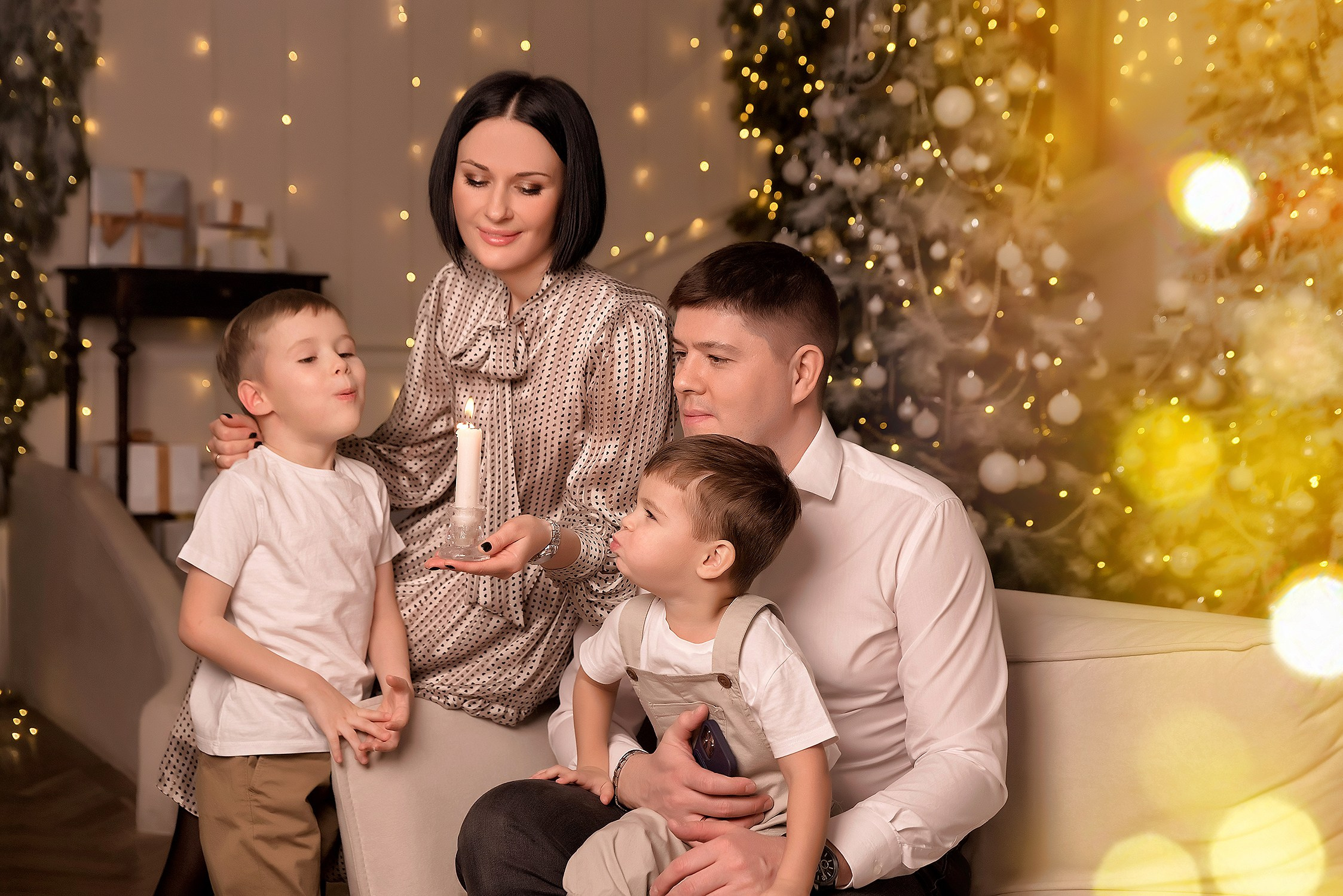 Новый год. Контакты