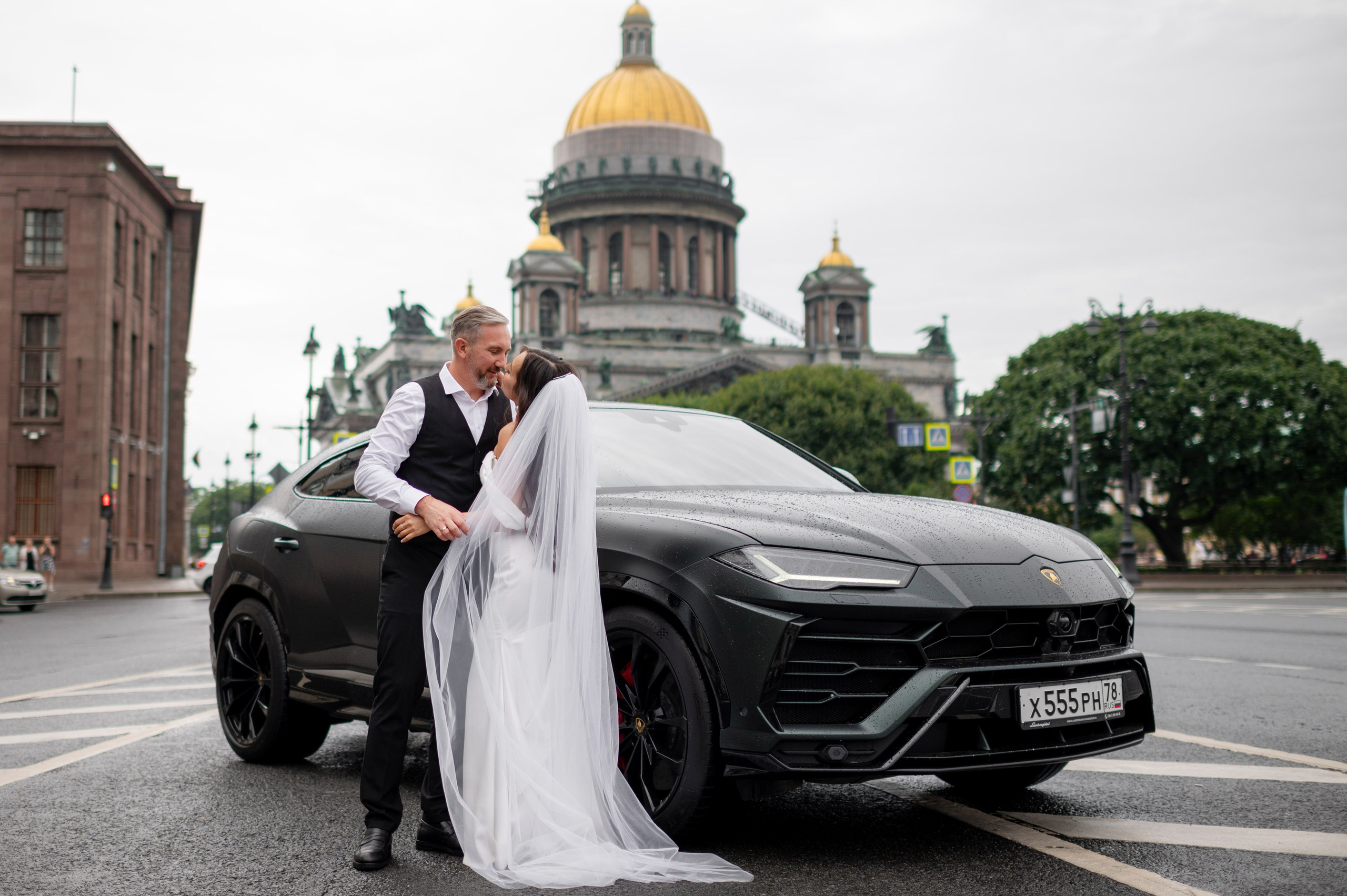 Классическая свадебная фотосессия Аины и Антона по самым красивым местам для свадебной прогулки в Санкт-Петербурге. Портретный, семейный и свадебный фотограф в Санкт-Петербурге и в Пушкине Ширяев Денис