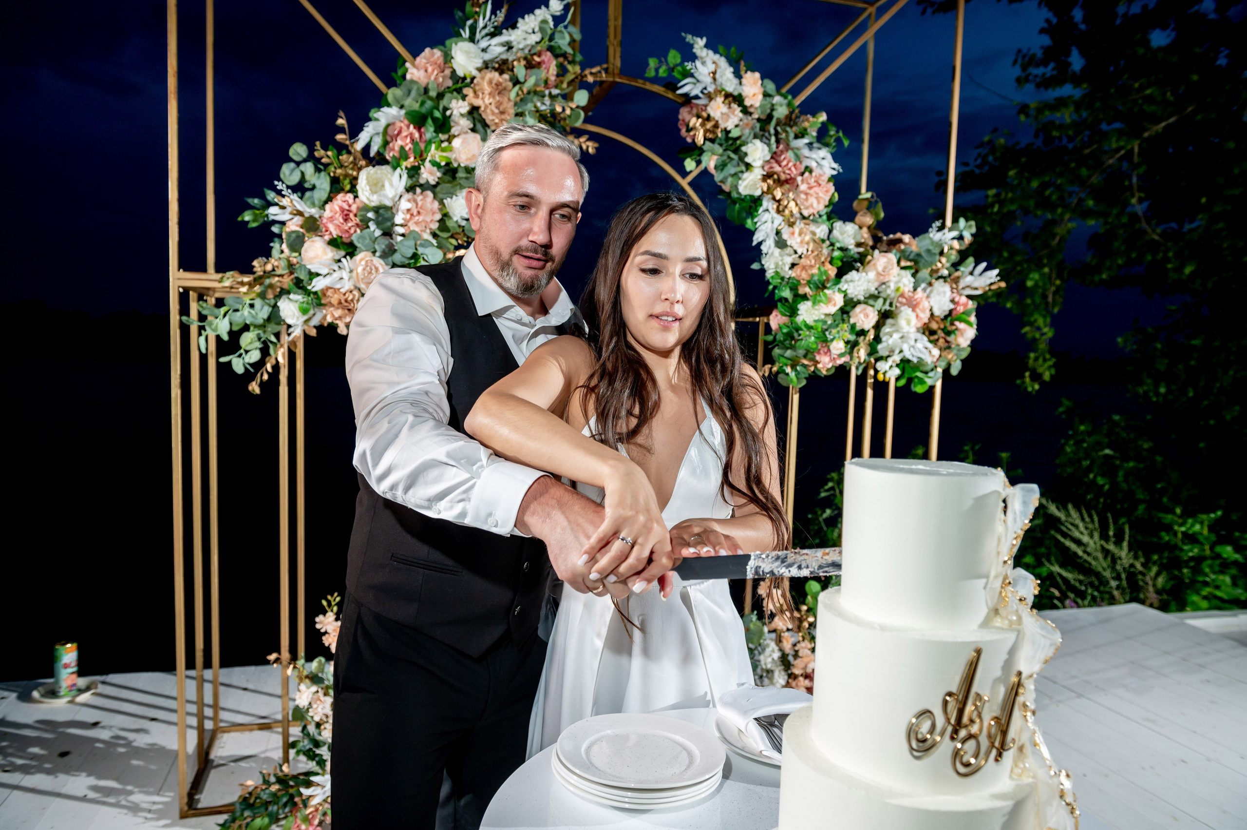 Классическая свадебная фотосессия Аины и Антона по самым красивым местам для свадебной прогулки в Санкт-Петербурге. Портретный, семейный и свадебный фотограф в Санкт-Петербурге и в Пушкине Ширяев Денис