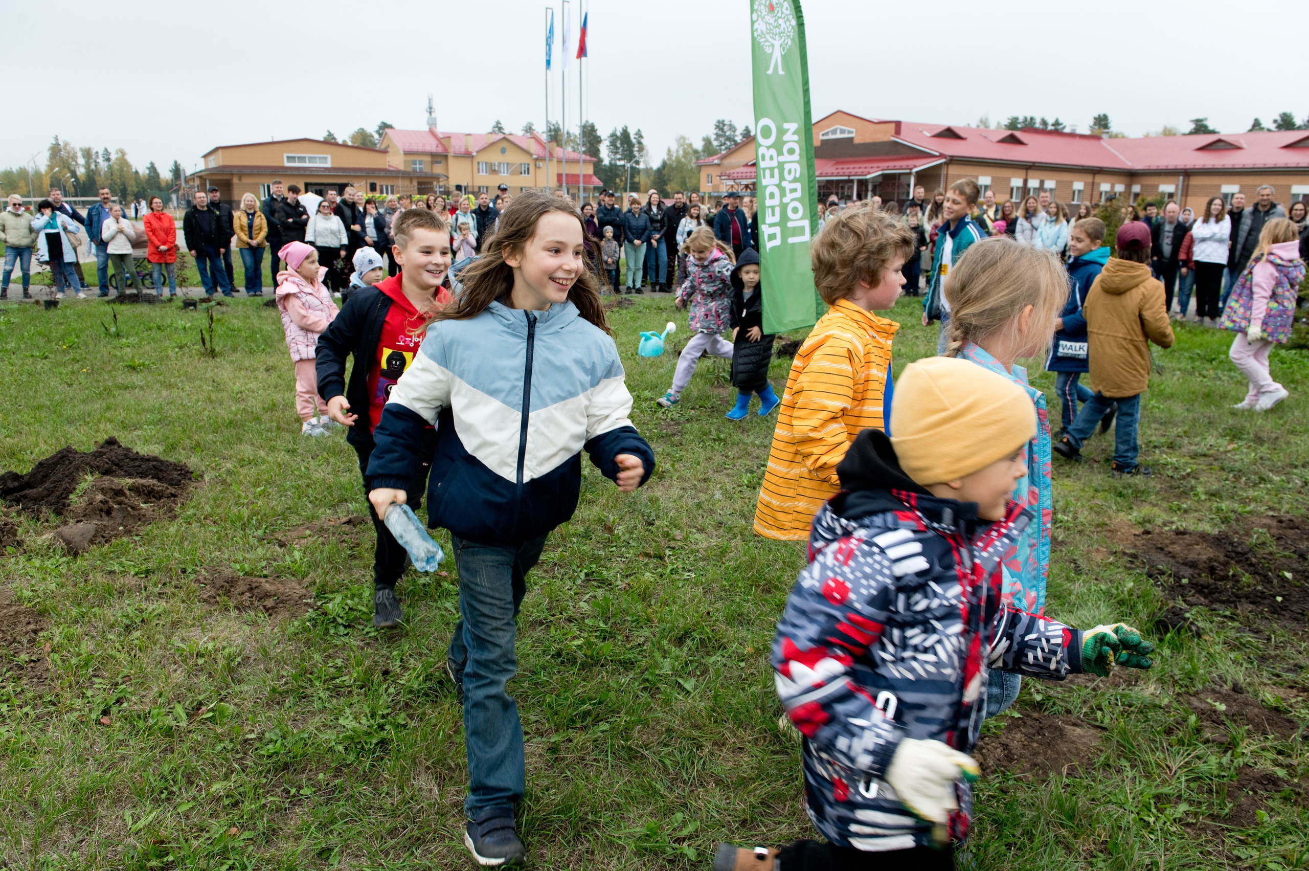 Посадка деревьев в рамках акции Зарубежнефть. Репортажный фотограф и видеограф Слава Думчев. Тимбилдинги, отчетники, корпоративы