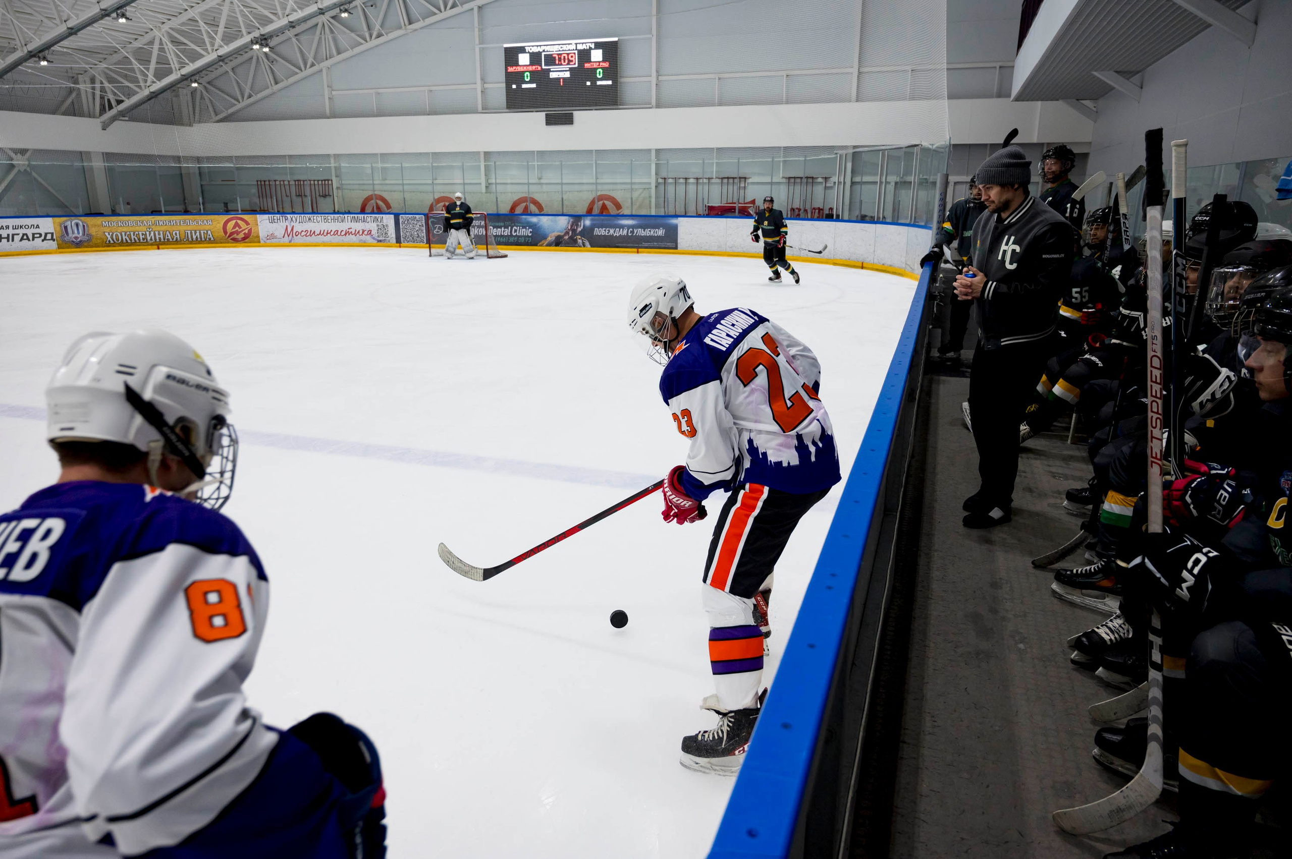 Хоккейный матч корпоративной команды Зарубежнефть. Репортажный фотограф и видеограф Слава Думчев. Тимбилдинги, отчетники, корпоративы