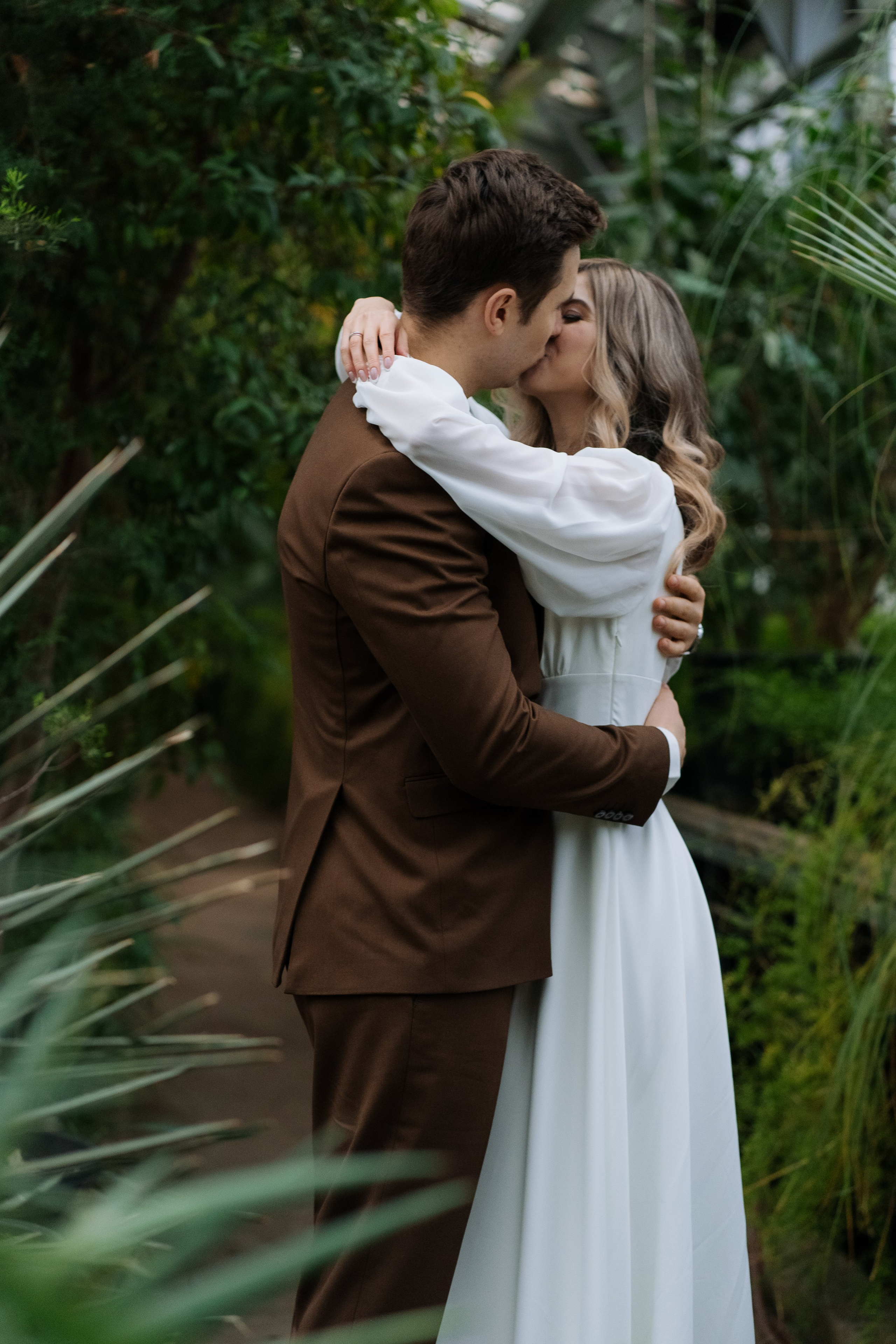 Свадебная фотосессия в оранжерее, Москва. Свадебный фотограф в Москве Анна Полушина