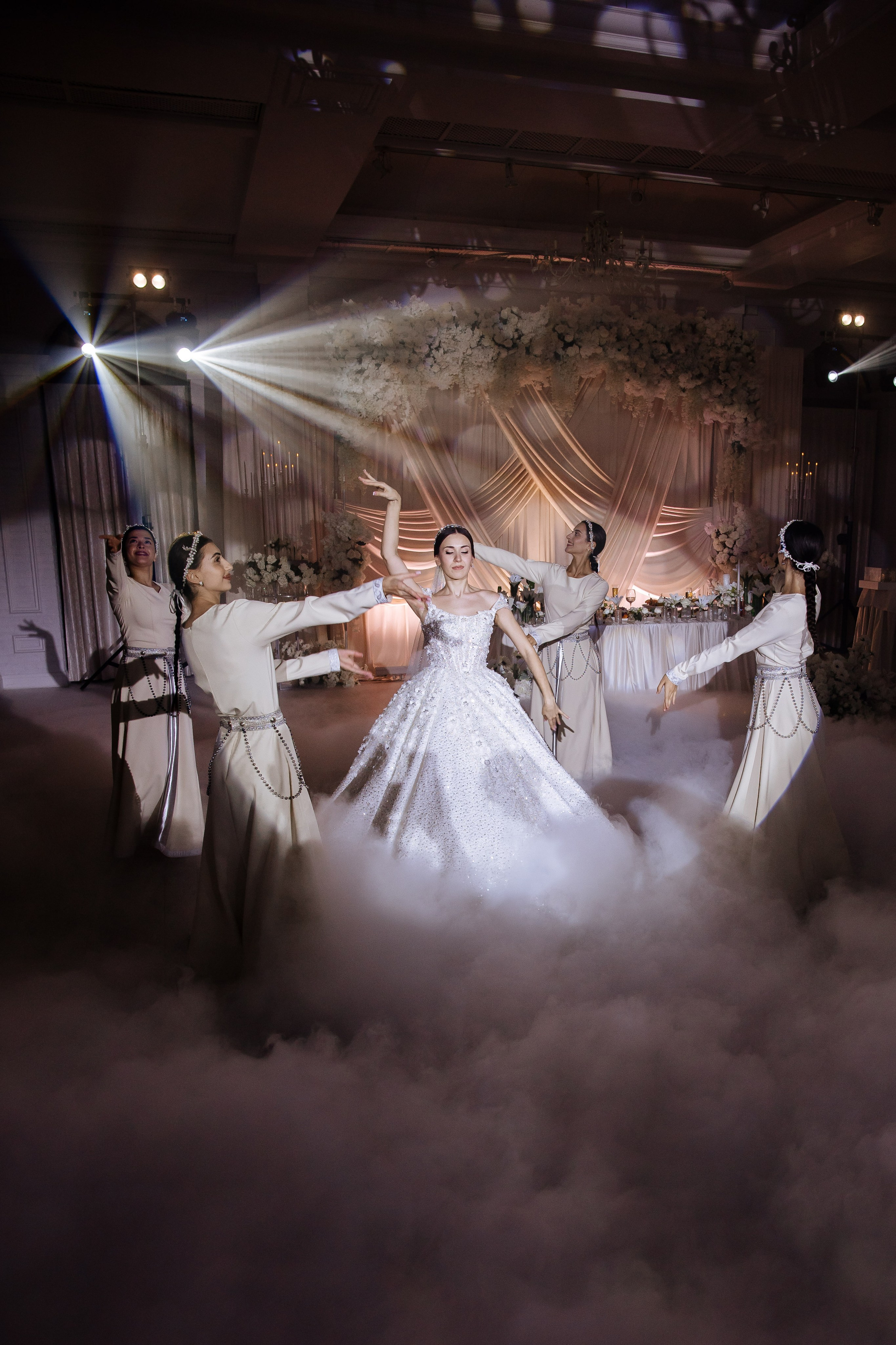 Свадебные съемки. Профессиональный фотограф и видеооператор