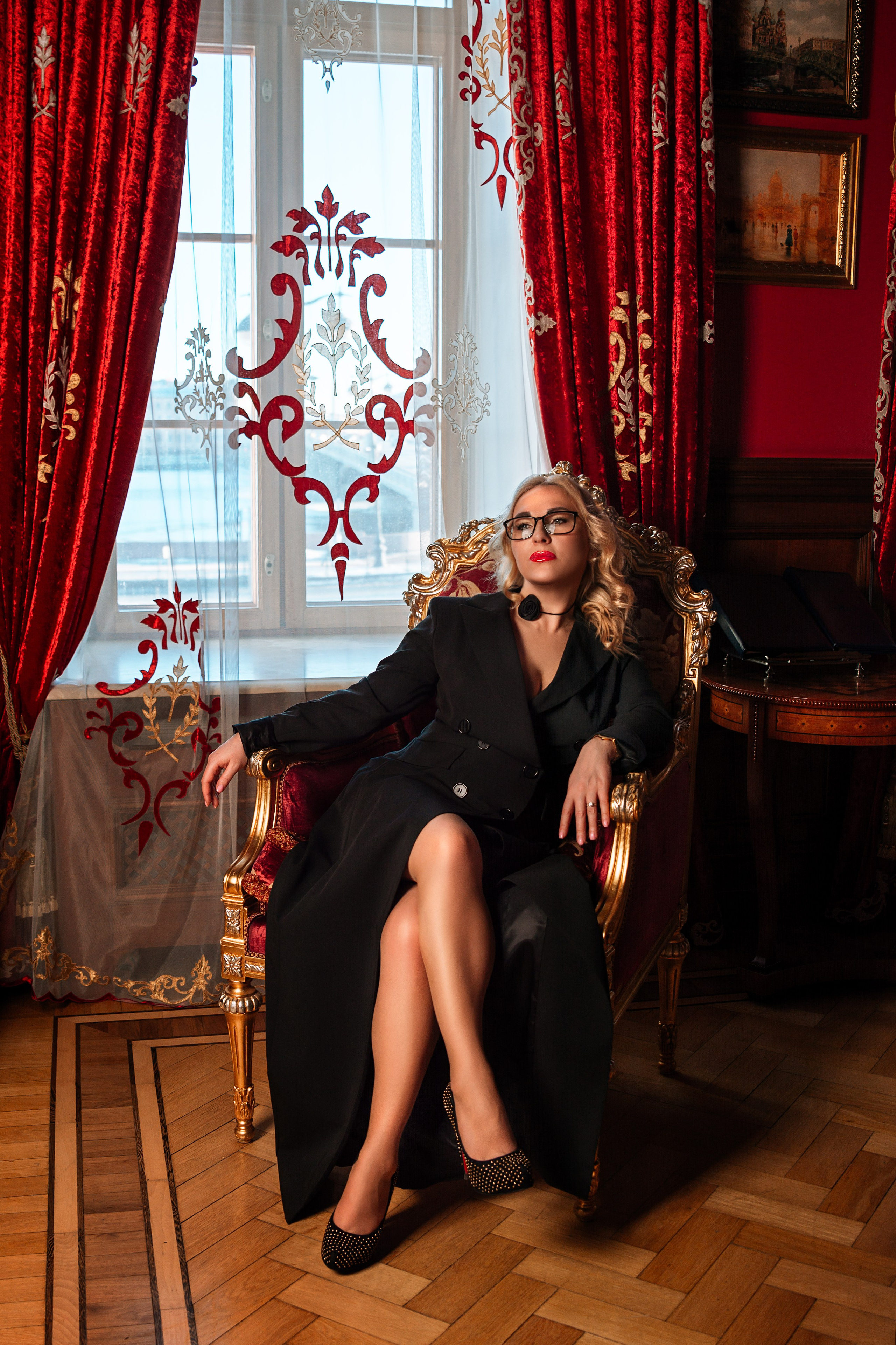 Натурные съемки моделей на фоне роскошных интерьеров Дворца Трезини.