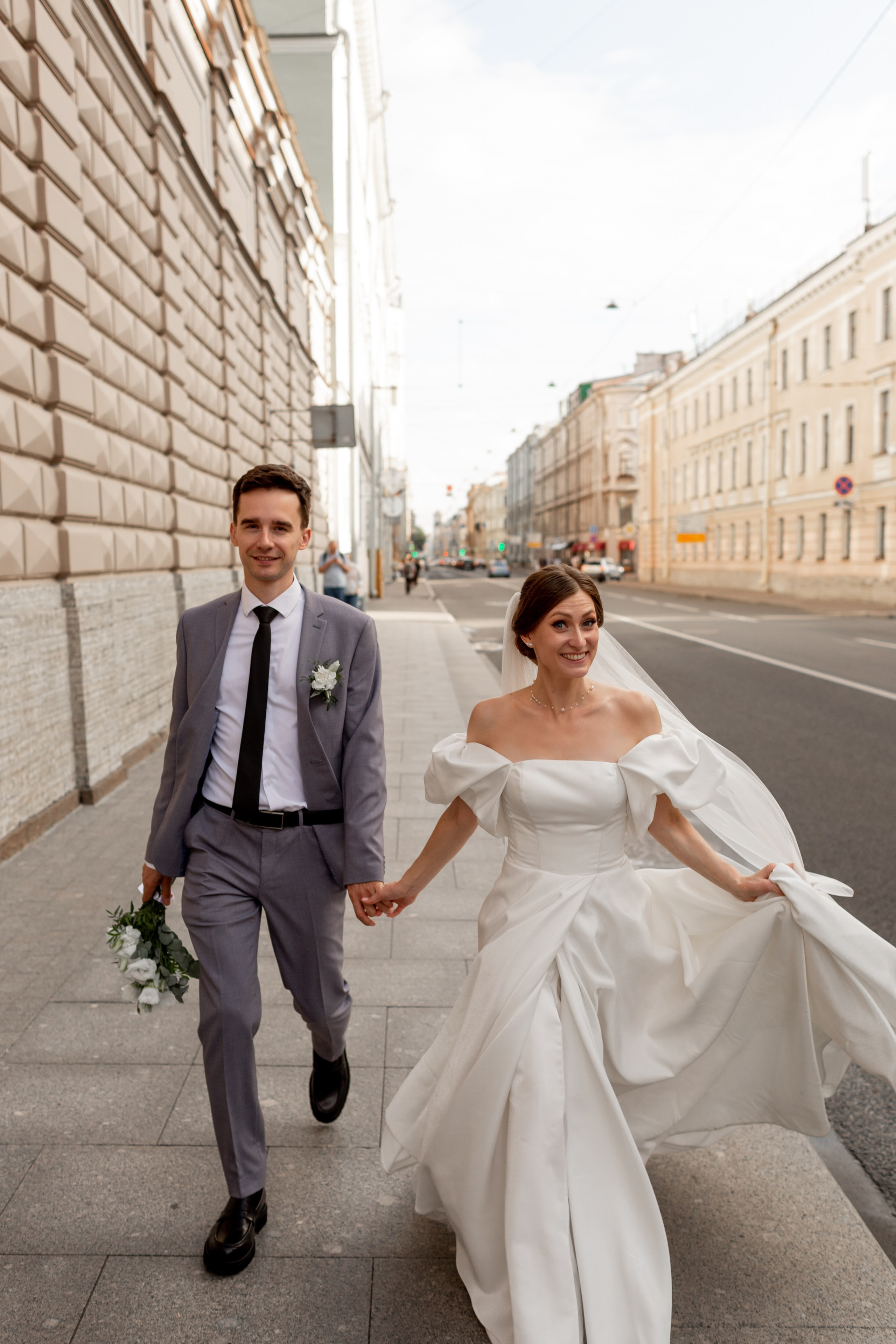 Свадебная фотопрогулка в Санкт-Петербурге. Свадебный фотограф Кирилл Белый