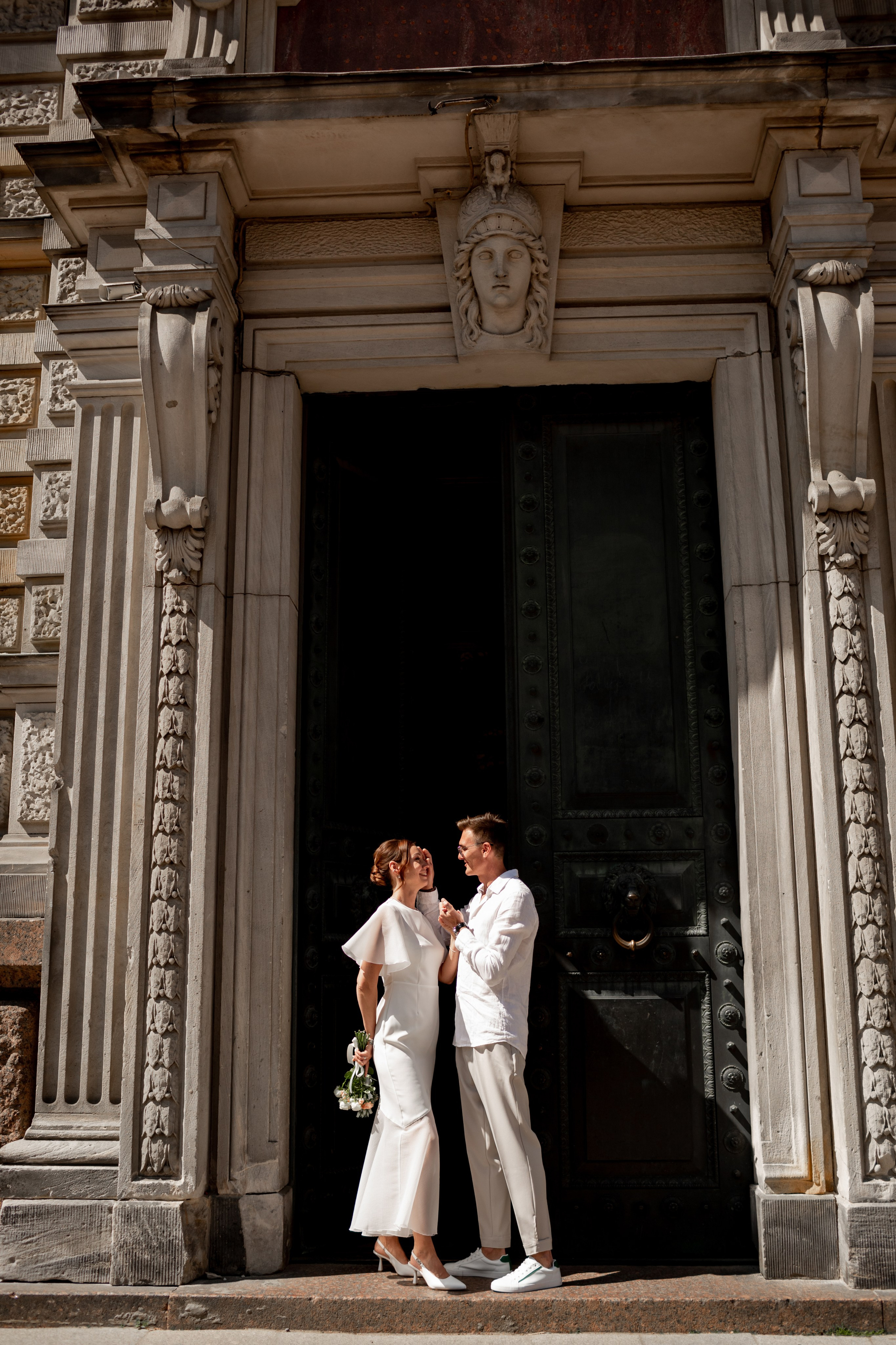 свадебная фотосессия у Академии Штиглица в Санкт-Петербурге