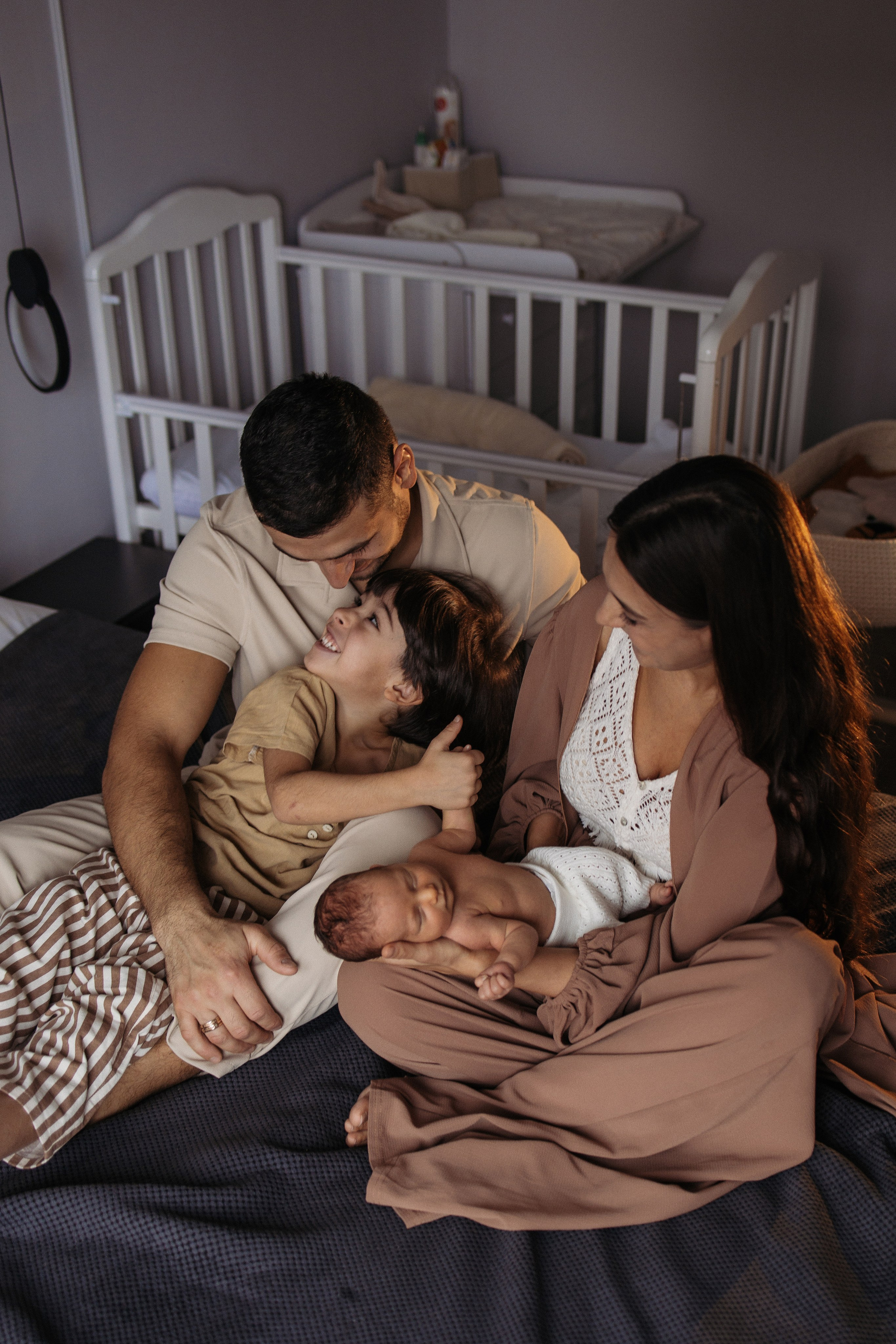 Фотосессия с новорожденным дома. Семейный фотограф в Москве Марина Петра