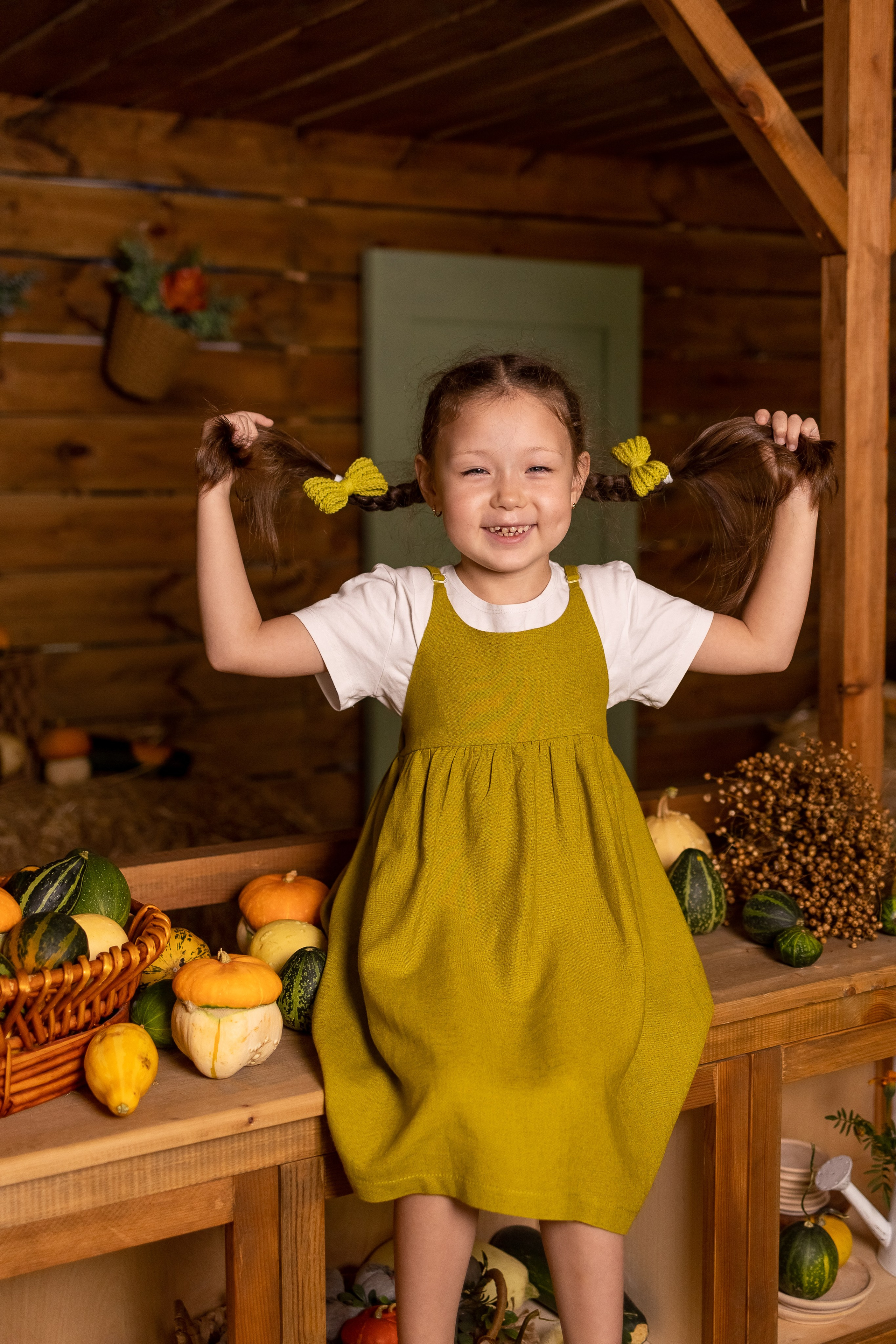 Настена с тыковками. Семейный и детский фотограф Оля в Тюмени