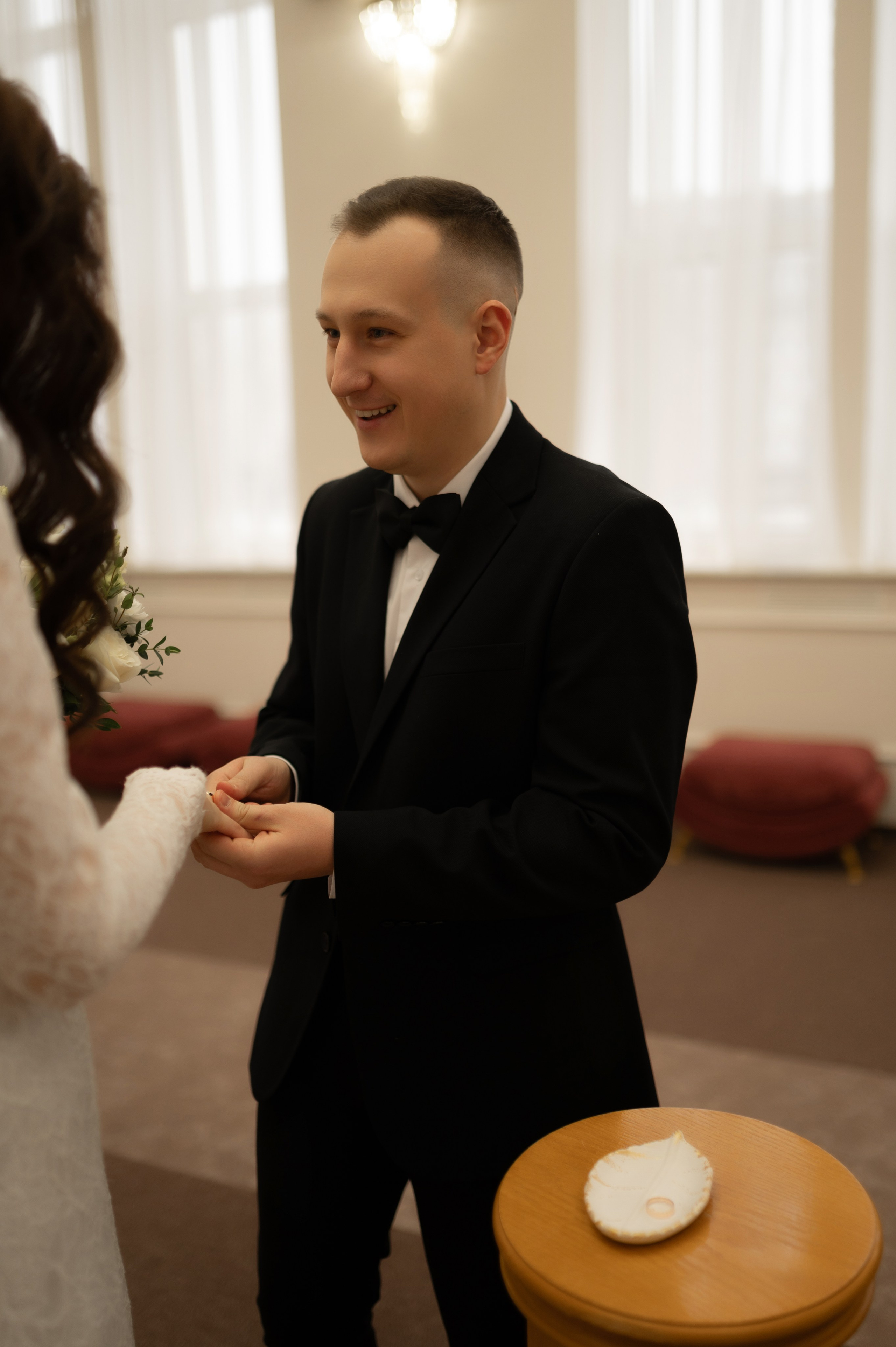 «И вот теперь остаются эти три: вера, надежда, любовь. Но величайшая из них — любовь». Твой личный проводник к красивым фотографиям в Старом Осколе