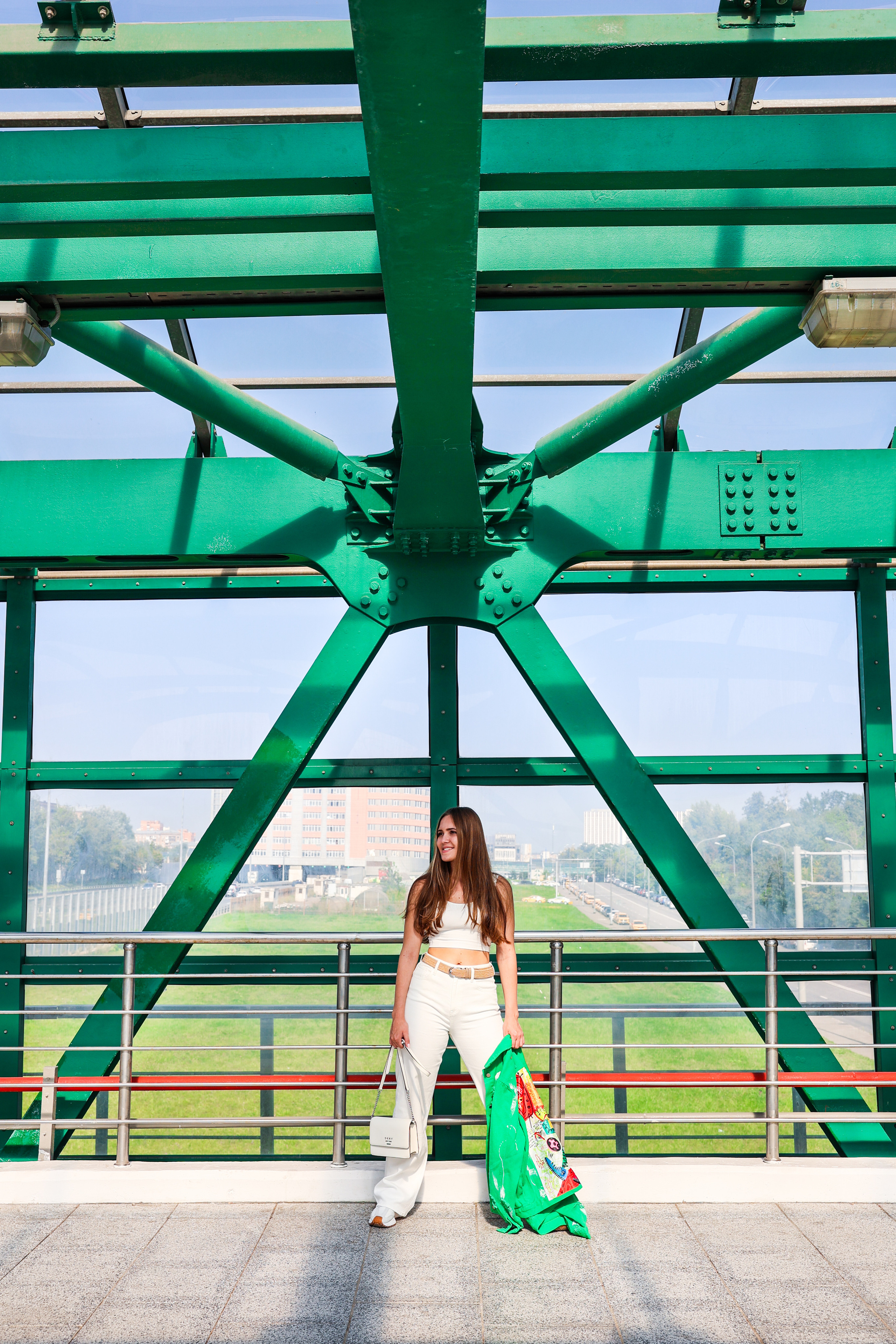 Ира на мосту. Оксана Ромашкина- семейный и ньюборн фотограф из Москвы