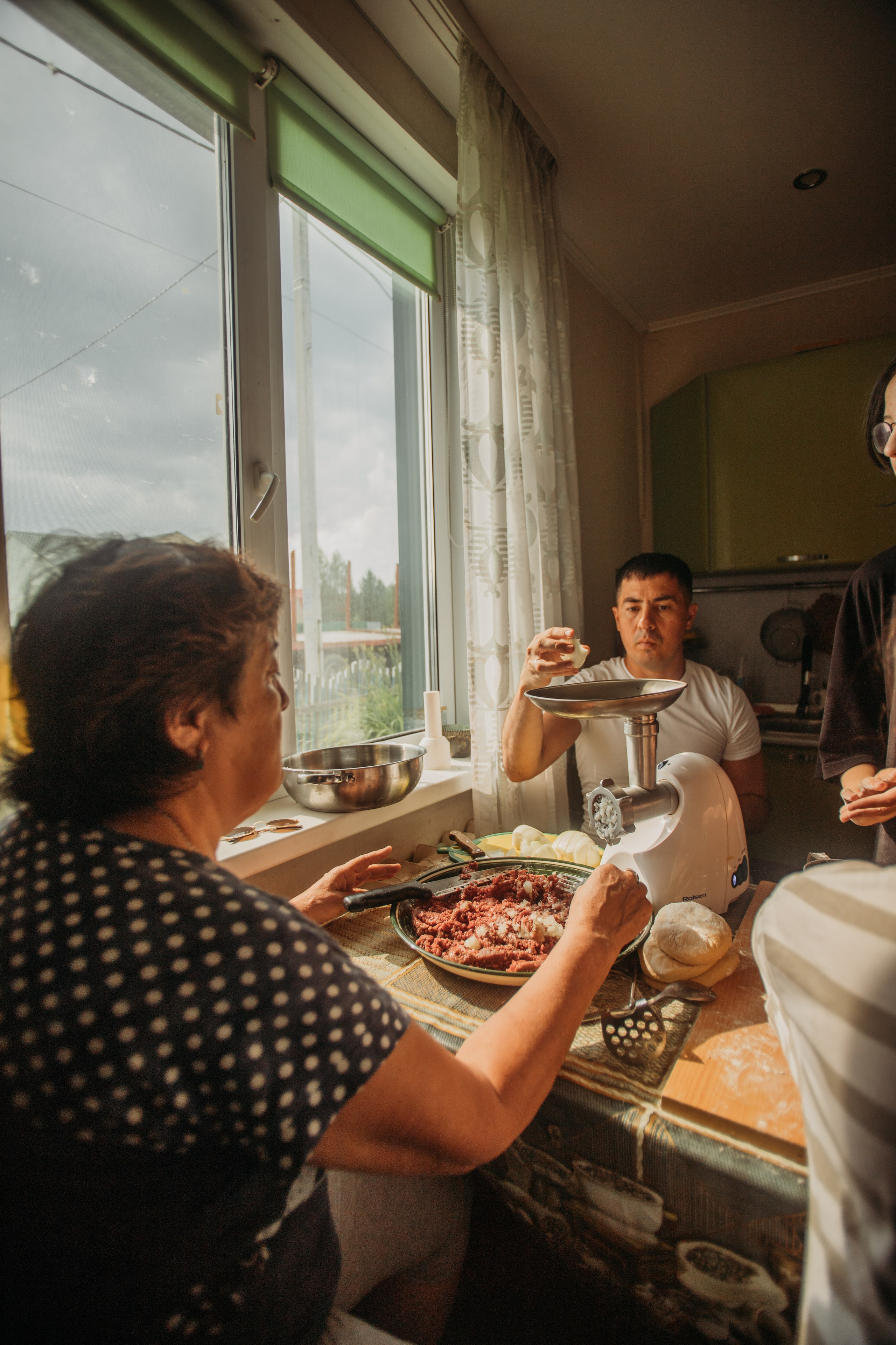 Домашняя фотосессия моей семьи. Венера Гайн. Репортажный фотограф  Тюмень. Обучение фотографии с 0