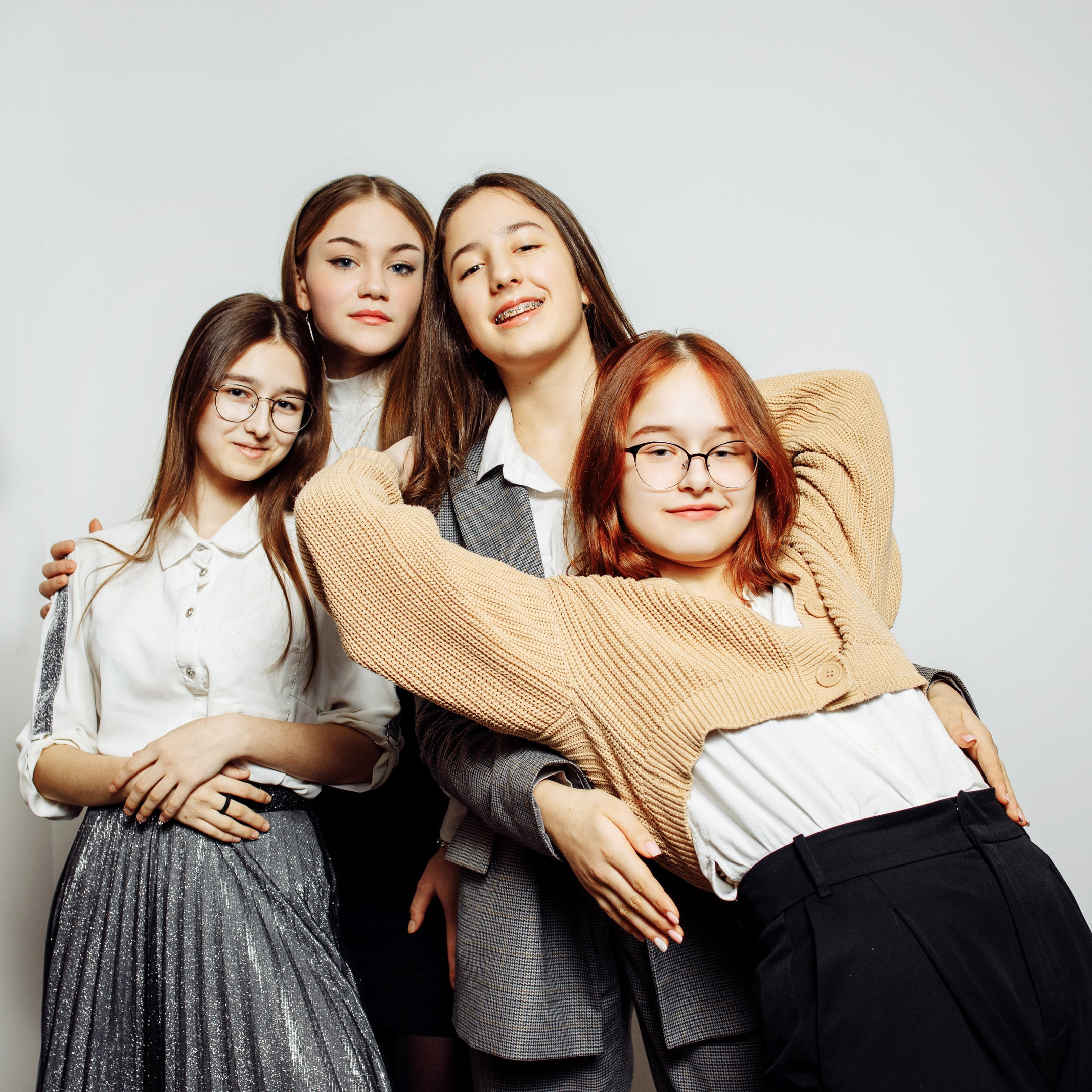 9 и 11 классы. Студия школьной фотографии в Твери. Выпускные альбомы в Твери