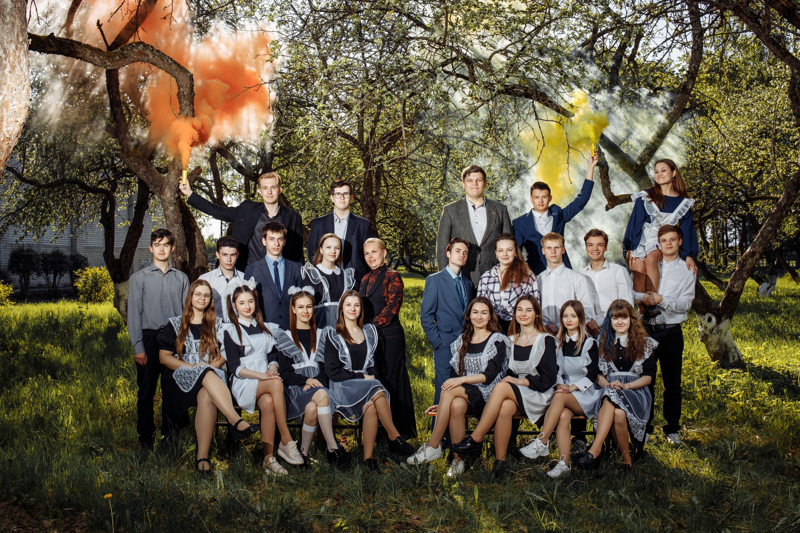 9 и 11 классы. Студия школьной фотографии в Твери. Выпускные альбомы в Твери