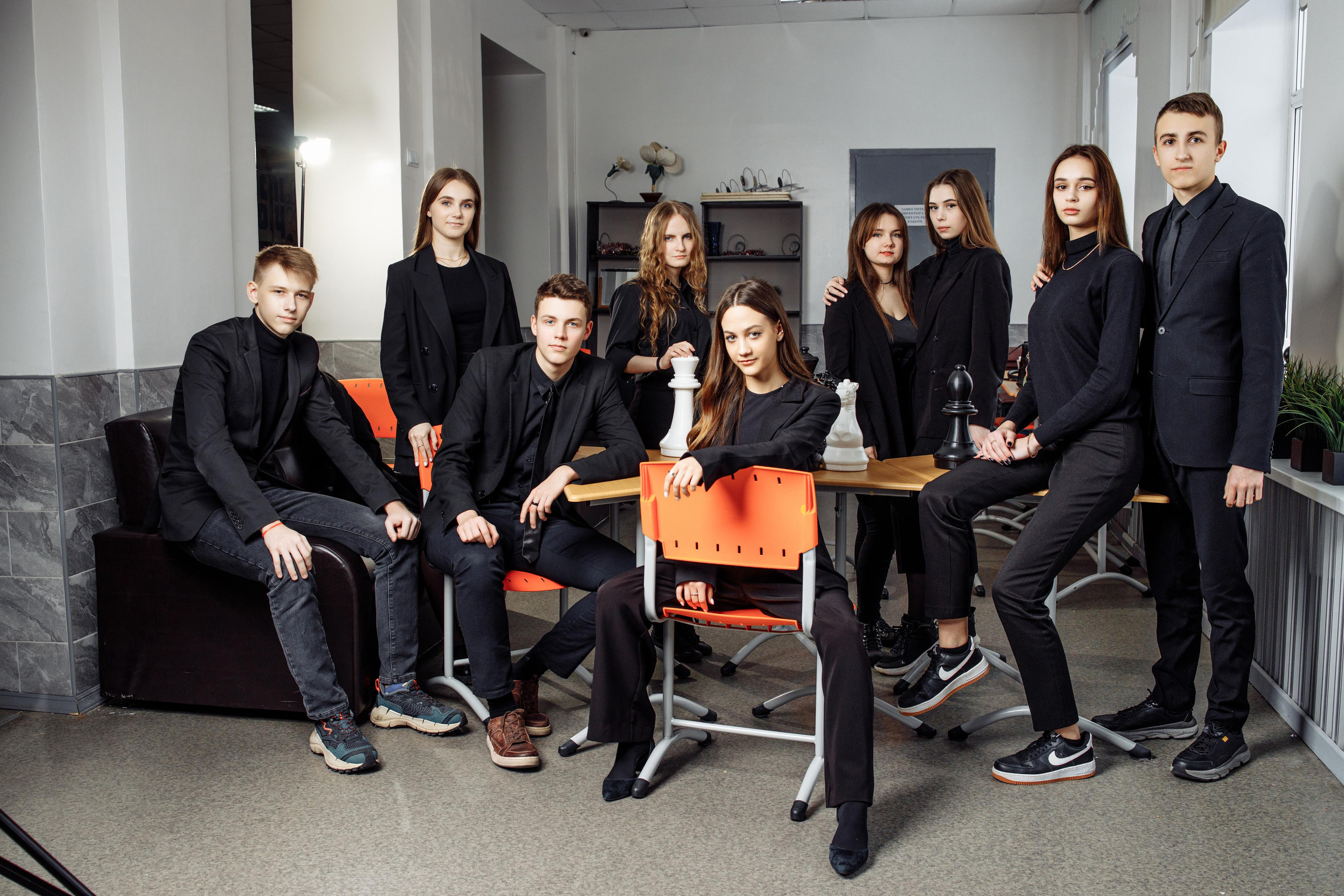 9 и 11 классы. Студия школьной фотографии в Твери. Выпускные альбомы в Твери