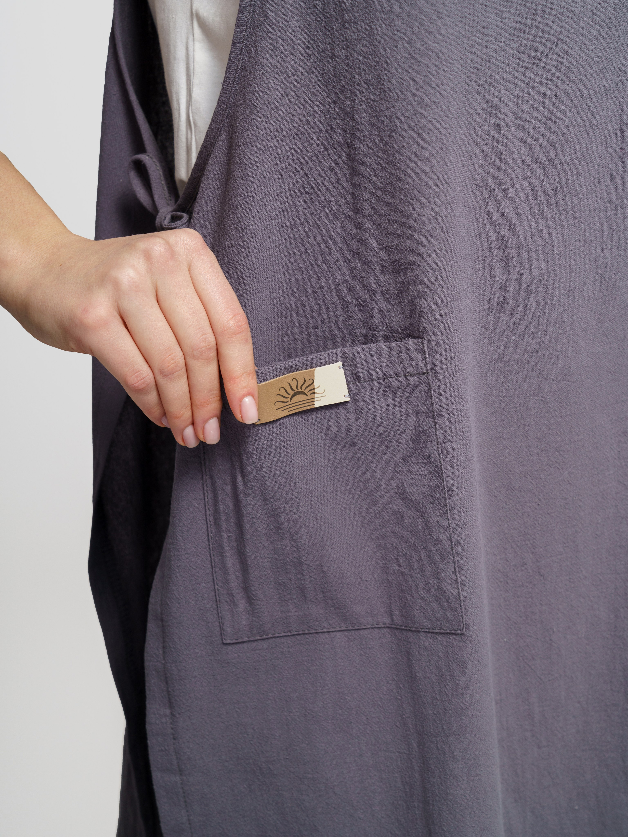 Лён (фартук, сорочки), модель Оксана. KED Production — продакшн из СПб. Создаём фото, видео и контент, который помогает брендам и селлерам продавать больше