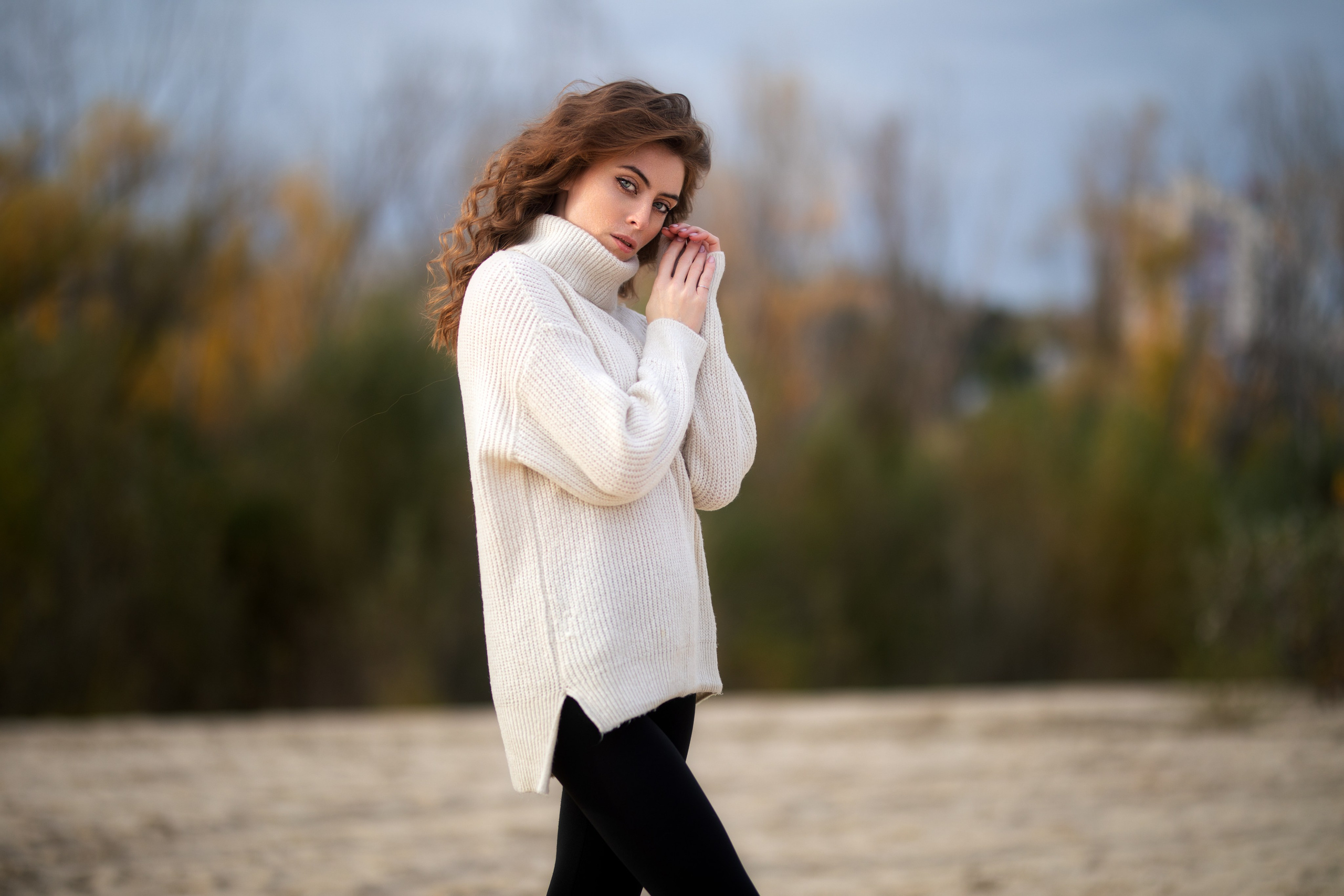 Осенняя съемка с Надеждой на берегу реки в формате для «себя»