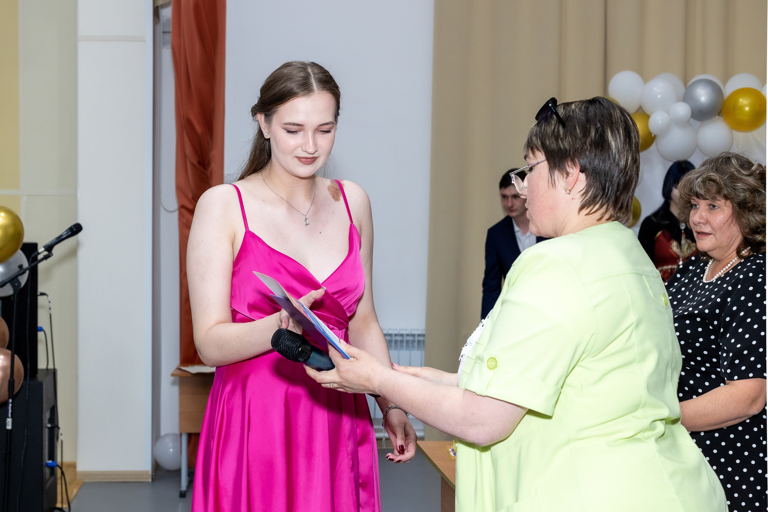 Вручение аттестата 2025. Выпускные альбомы Майкоп, Краснодар Елена Золотарева