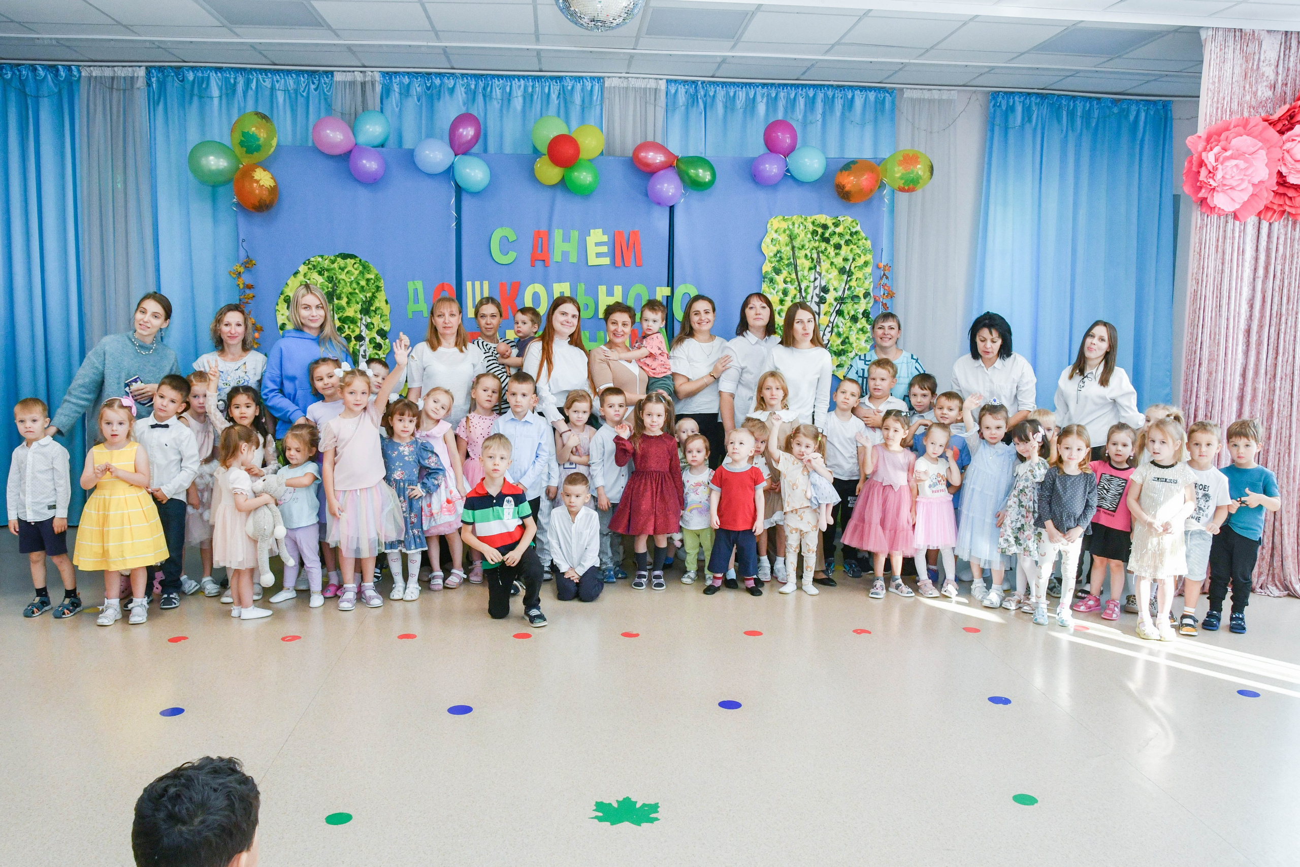 2023 г. День дошкольного работника и прогулка. Репортажный и детский фотограф в Новосибирске