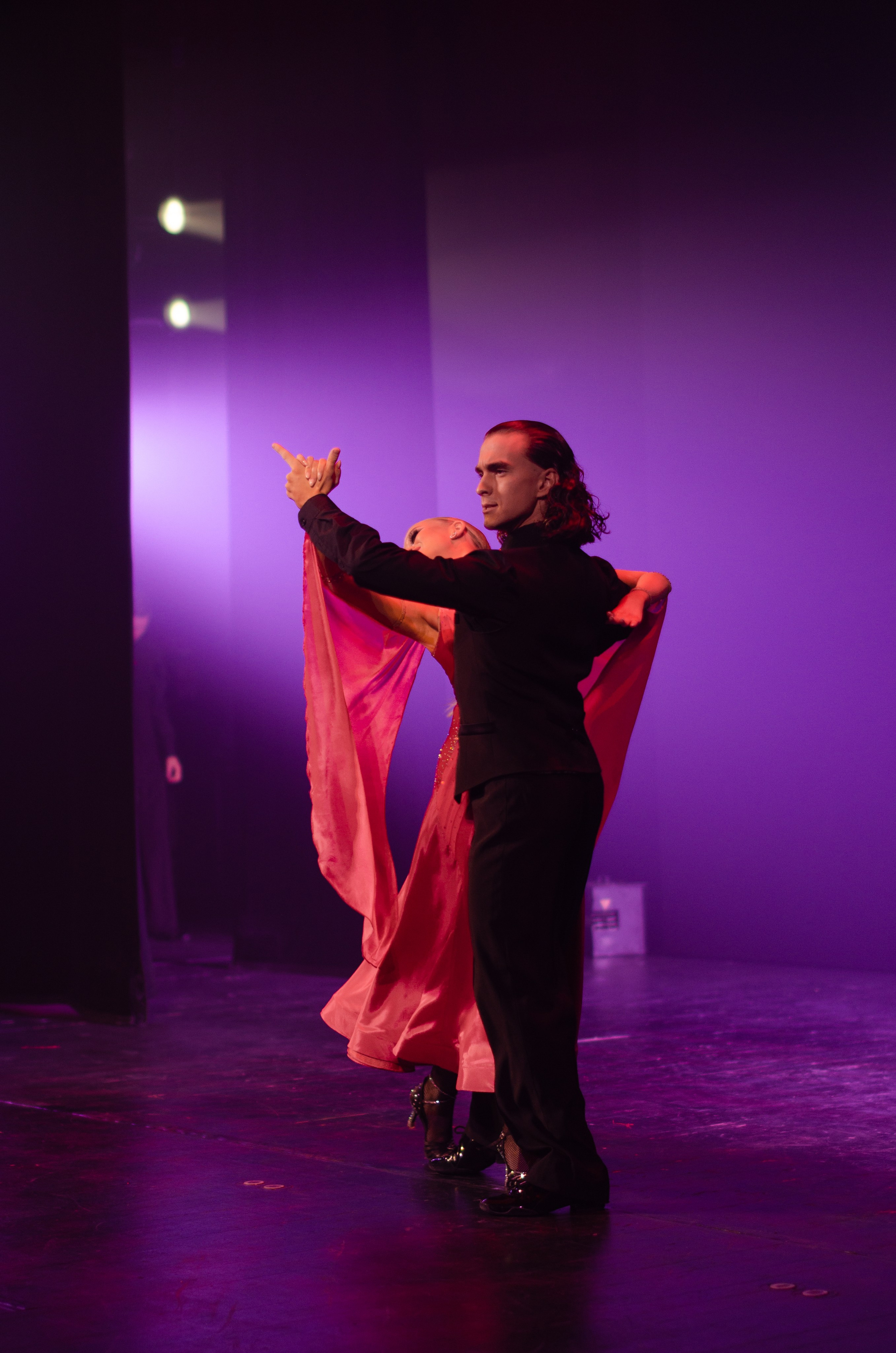 Фоторепортаж танцевального мероприятия. Денисова Аля — фотограф для парных съемок и индивидуальных историй в Барнауле