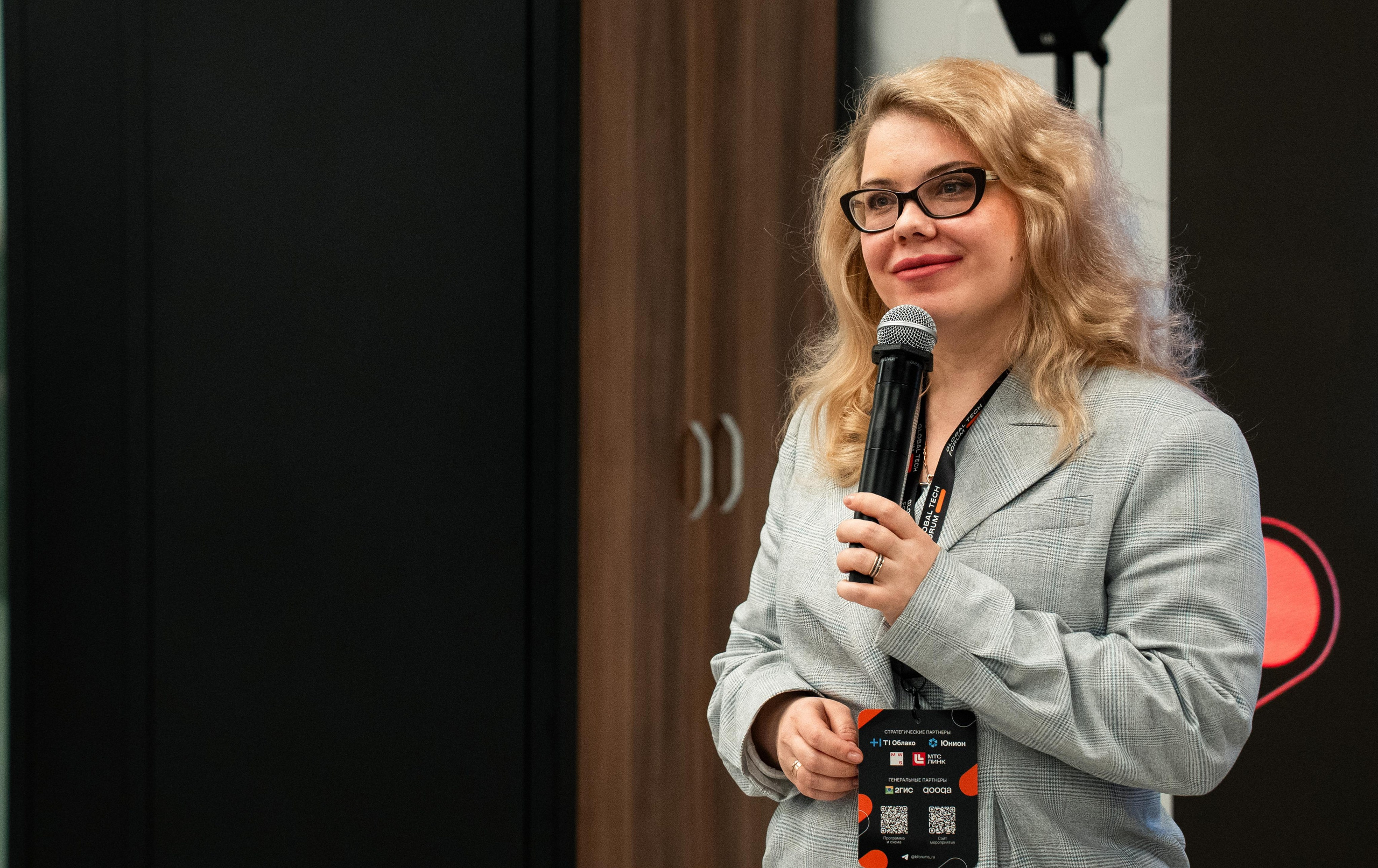 Global Tech Forum 27.03.2026. Коммерческий и художественный фотограф и видеограф в Москве Арсений Тургенев