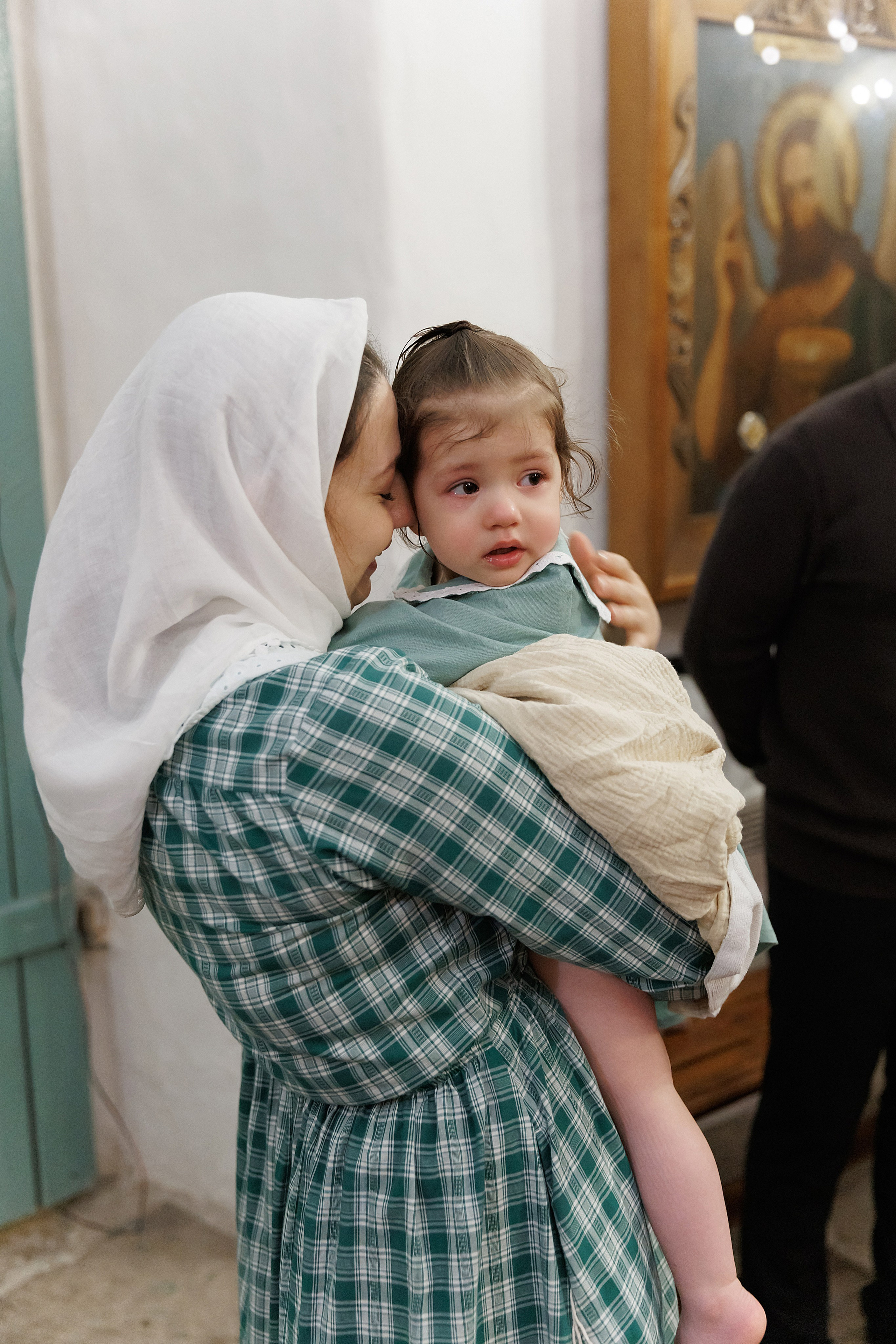 Крещение Аглаи в Церкви Покрова и Рождества Пресвятой Богородицы от Пролома. Свадебный фотограф в Пскове и Санкт-Петербурге | Анна Голикова