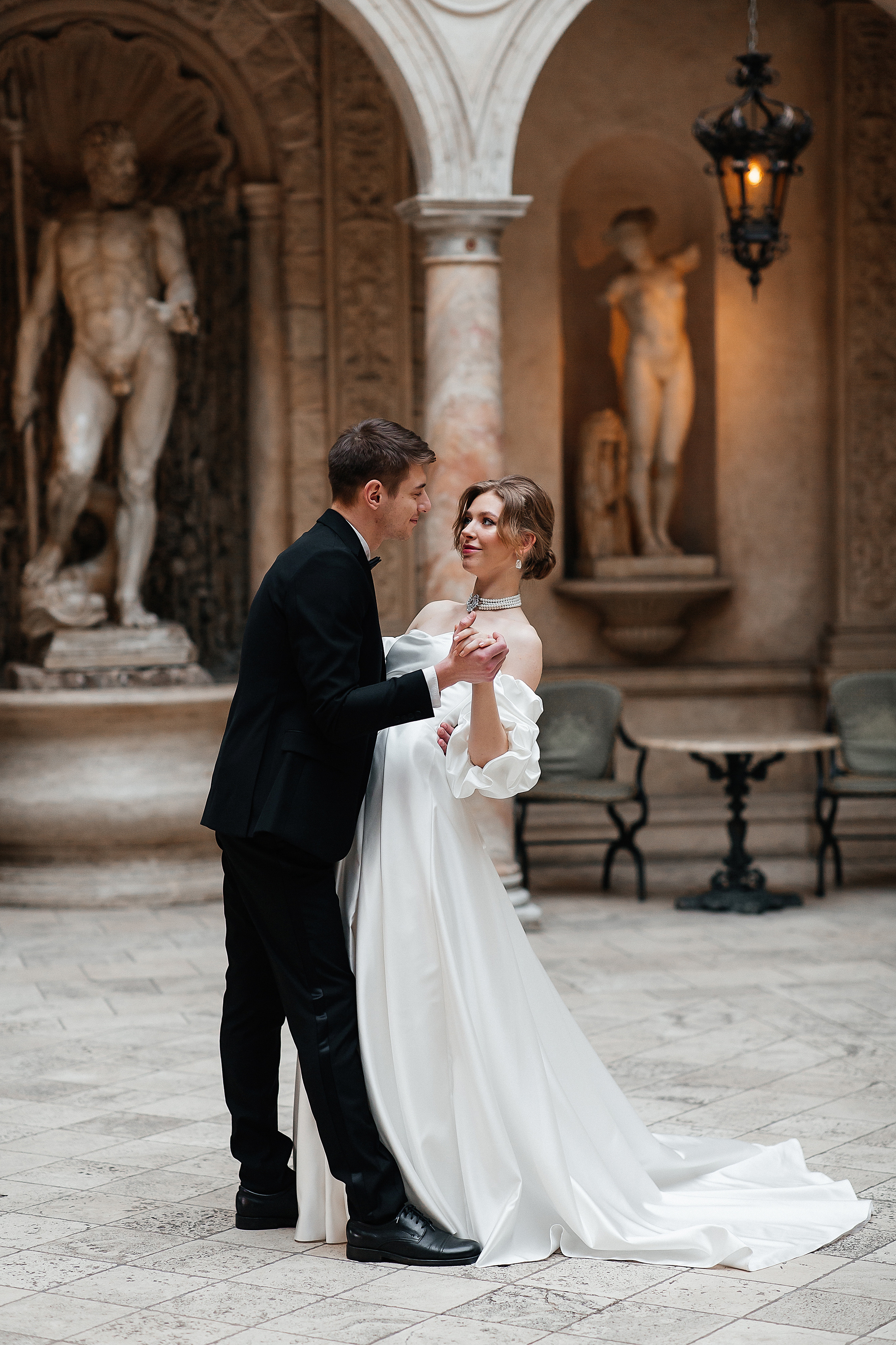 Свадебная фотосессия в ресторане Турандот. Свадебный фотограф в Москве Дарья Олендарёва