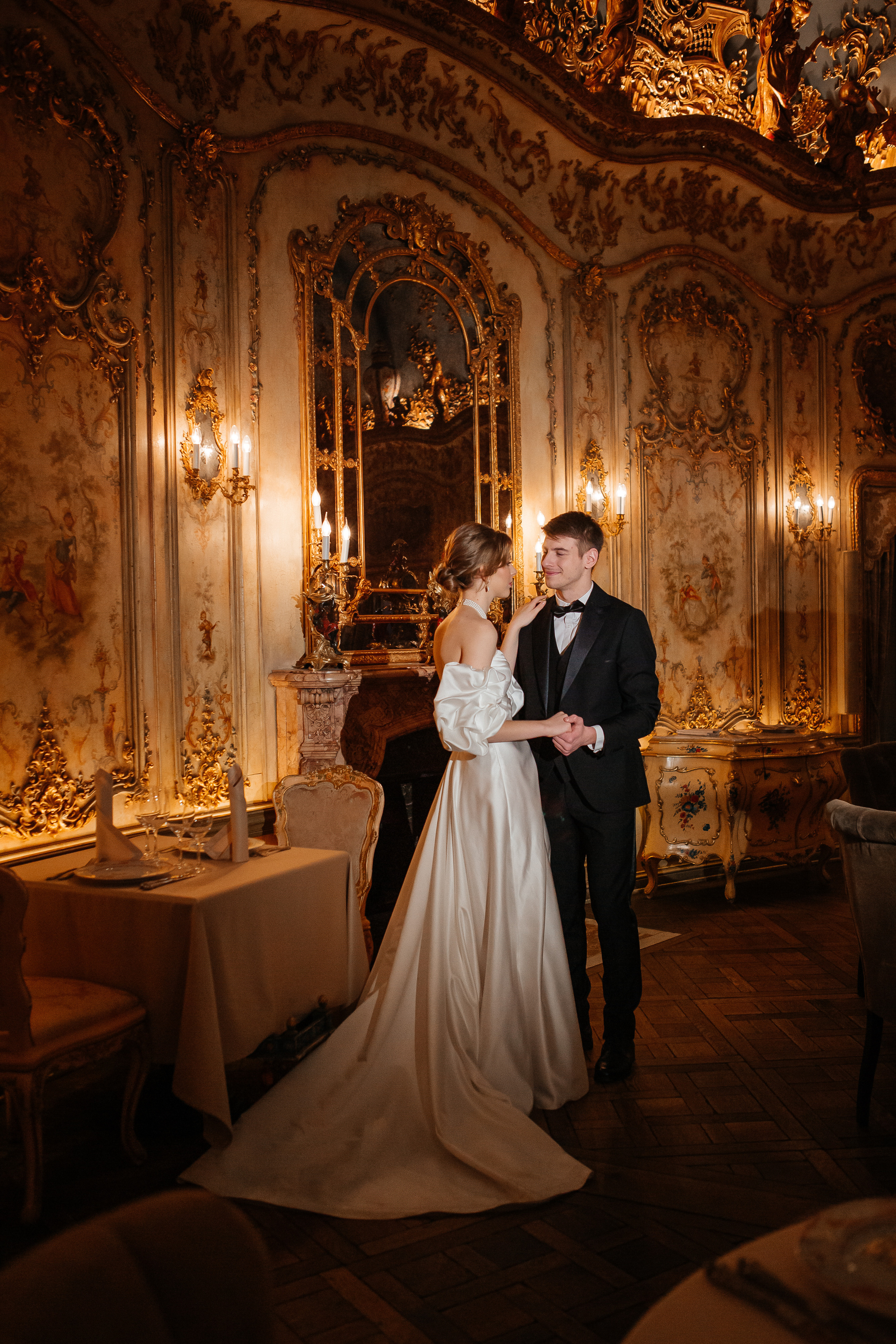 Свадебная фотосессия в ресторане Турандот. Свадебный фотограф в Москве Дарья Олендарёва