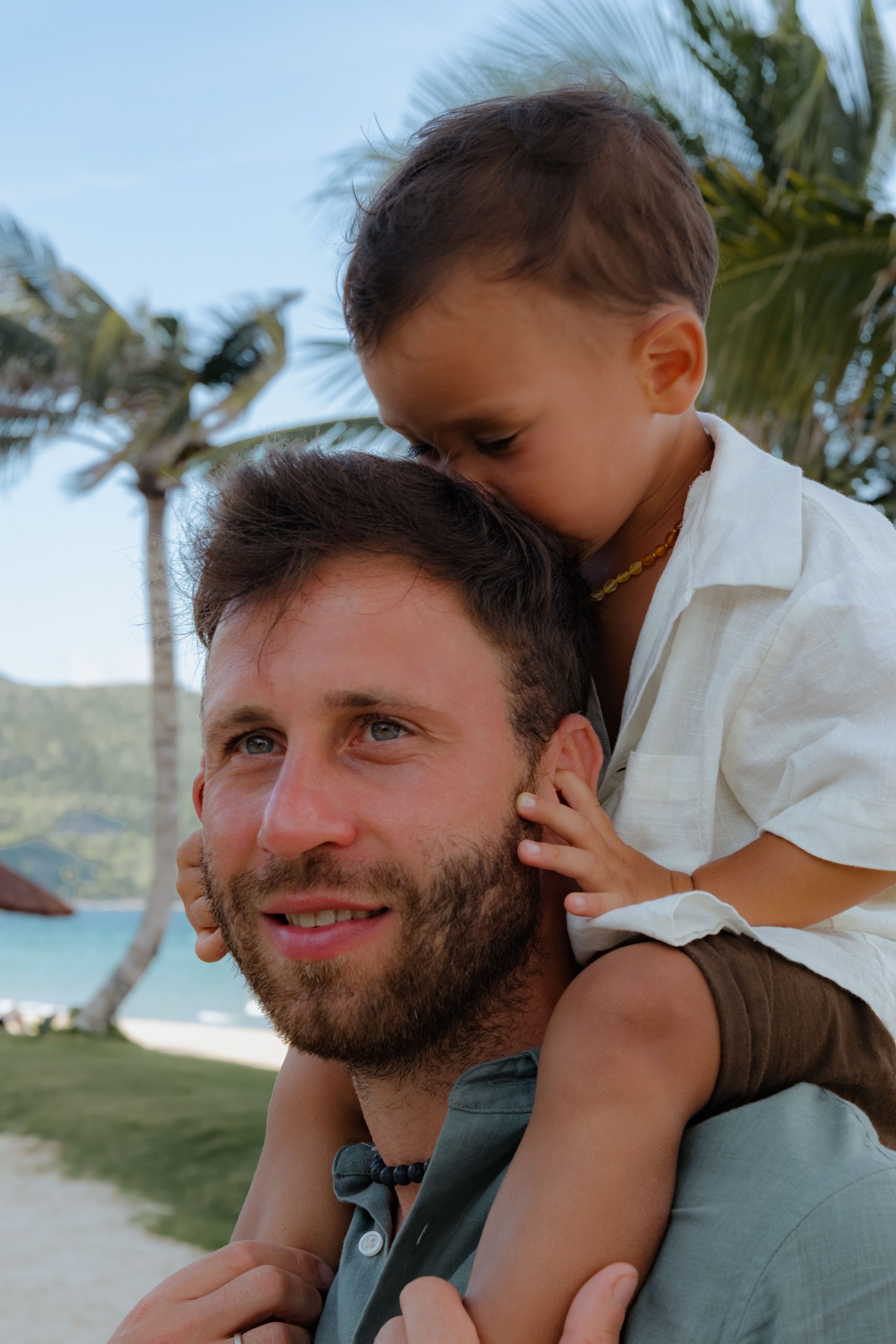 Mother and daughters. Portrait photographer Nha Trang | Julia Meshanina