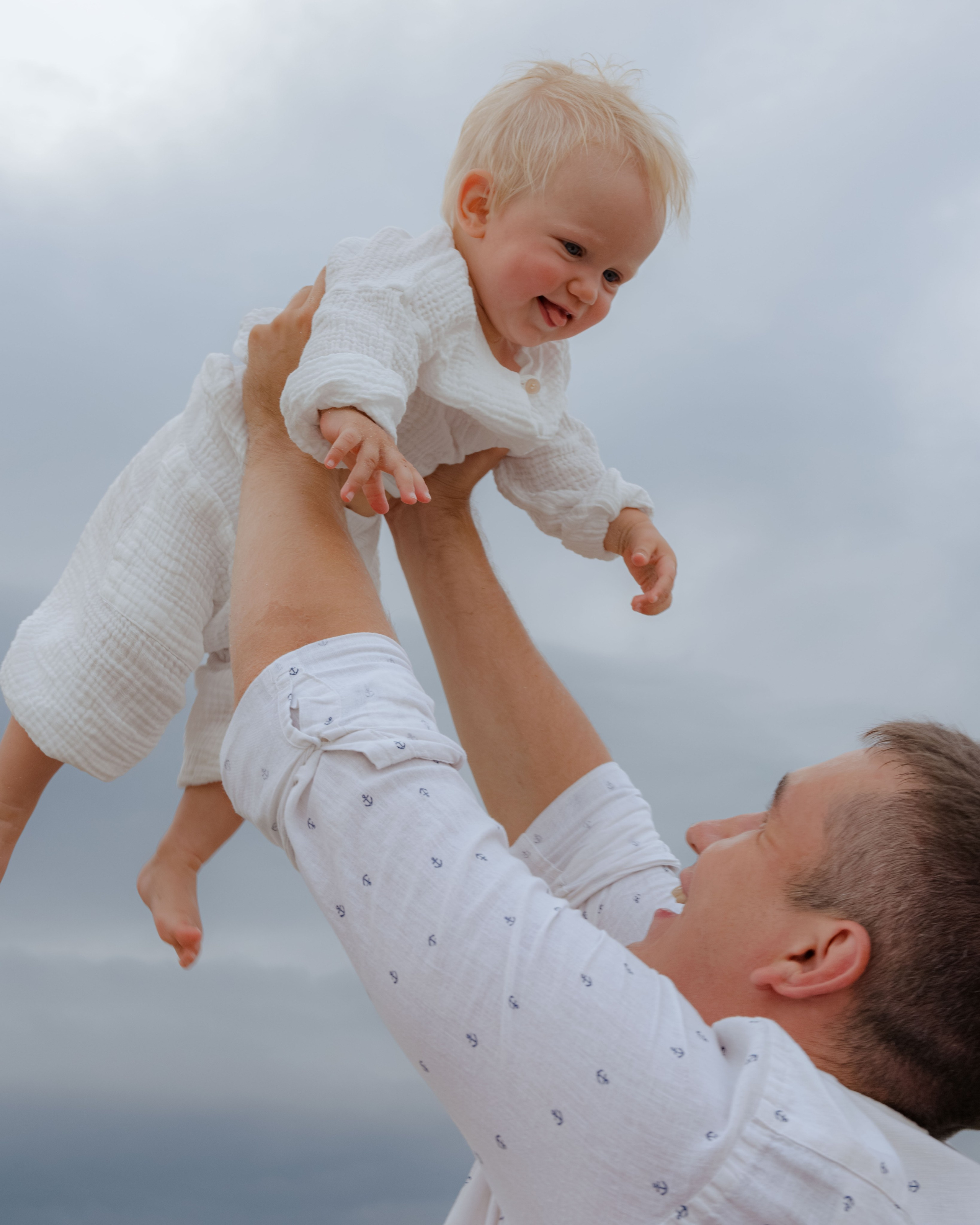 Mother and daughters. Portrait photographer Nha Trang | Julia Meshanina