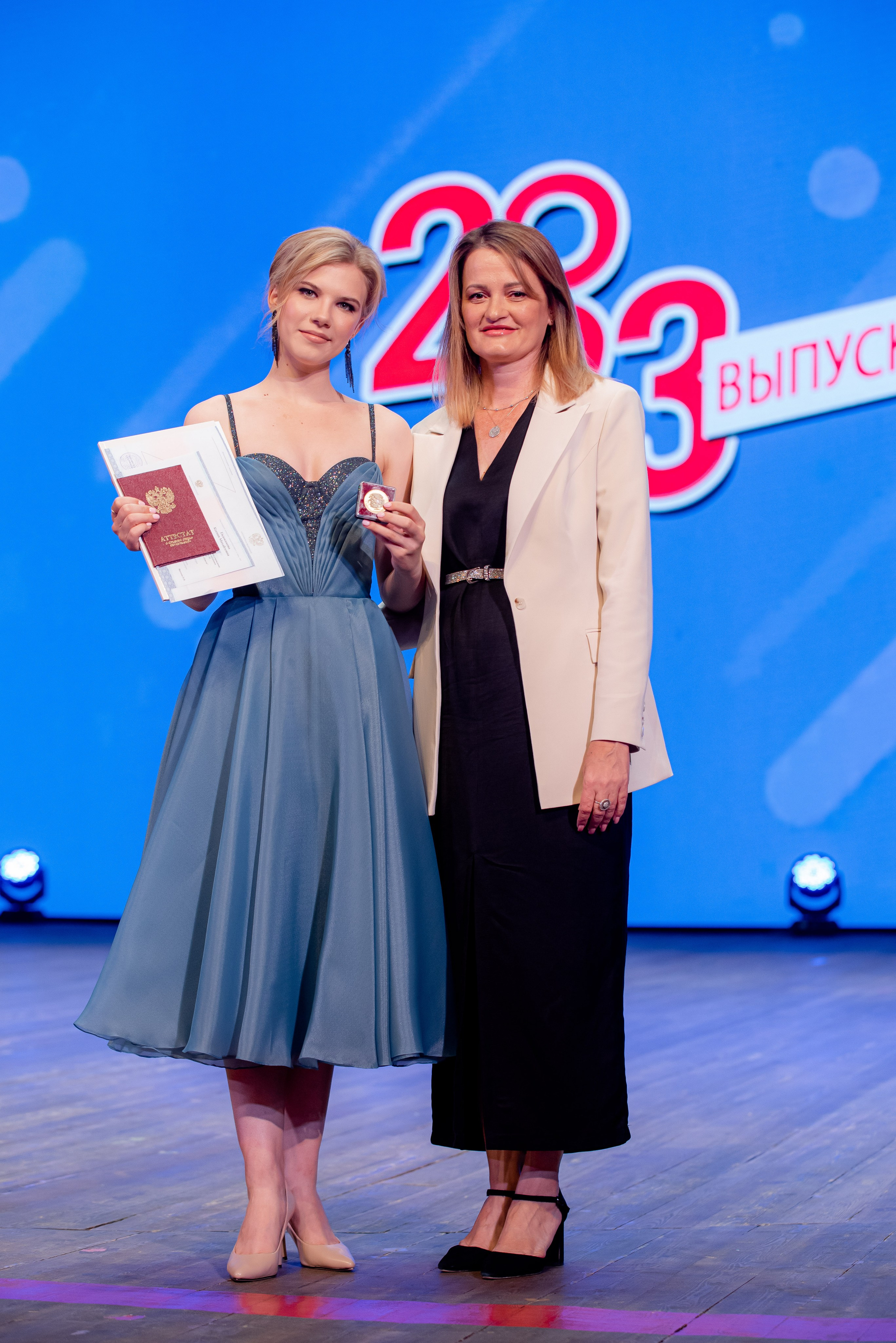 30 Школа. Вручение и Банкет. ДК Юбилейный и Банхоф. Фотограф в Волгограде и Волжском Александр Горбань