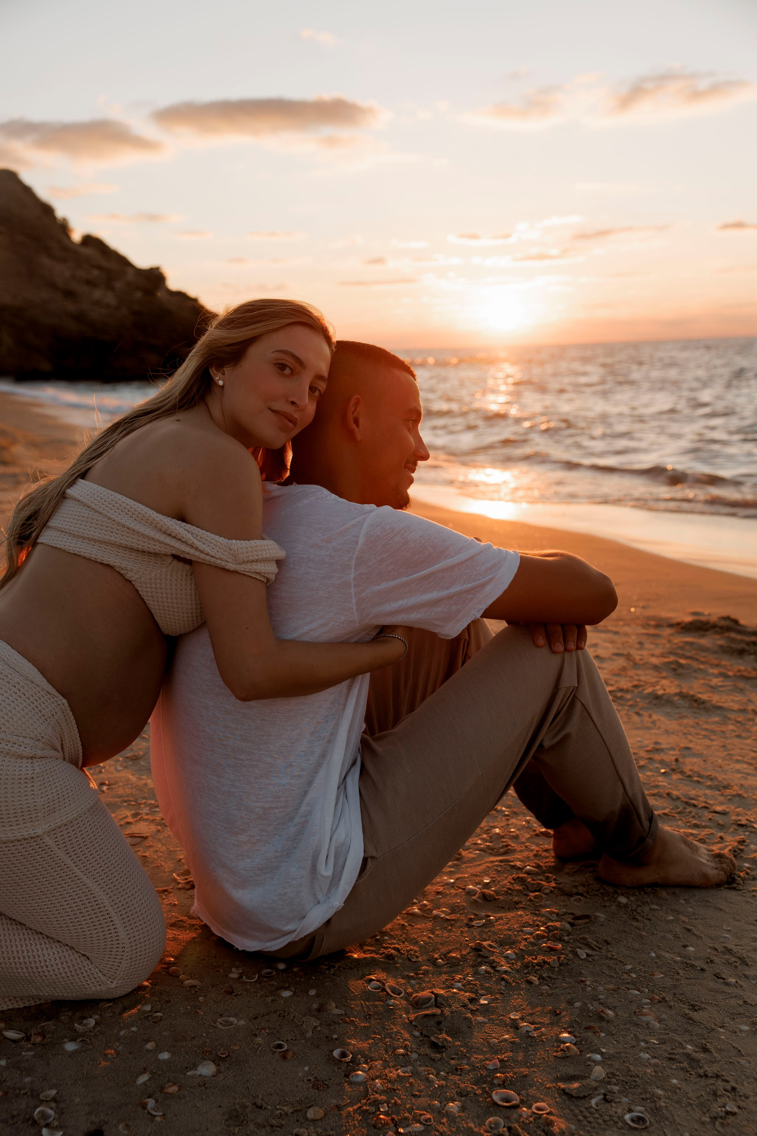Pregnancy photoshoot near the sea. Wedding and family photographer