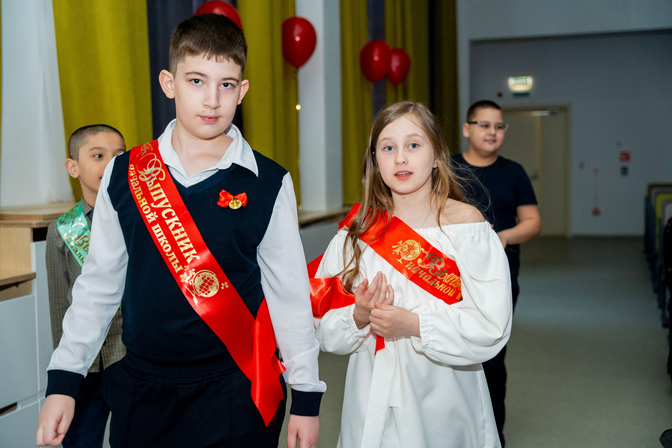 Выпускные 4 классы. Фотограф Юлия Попова