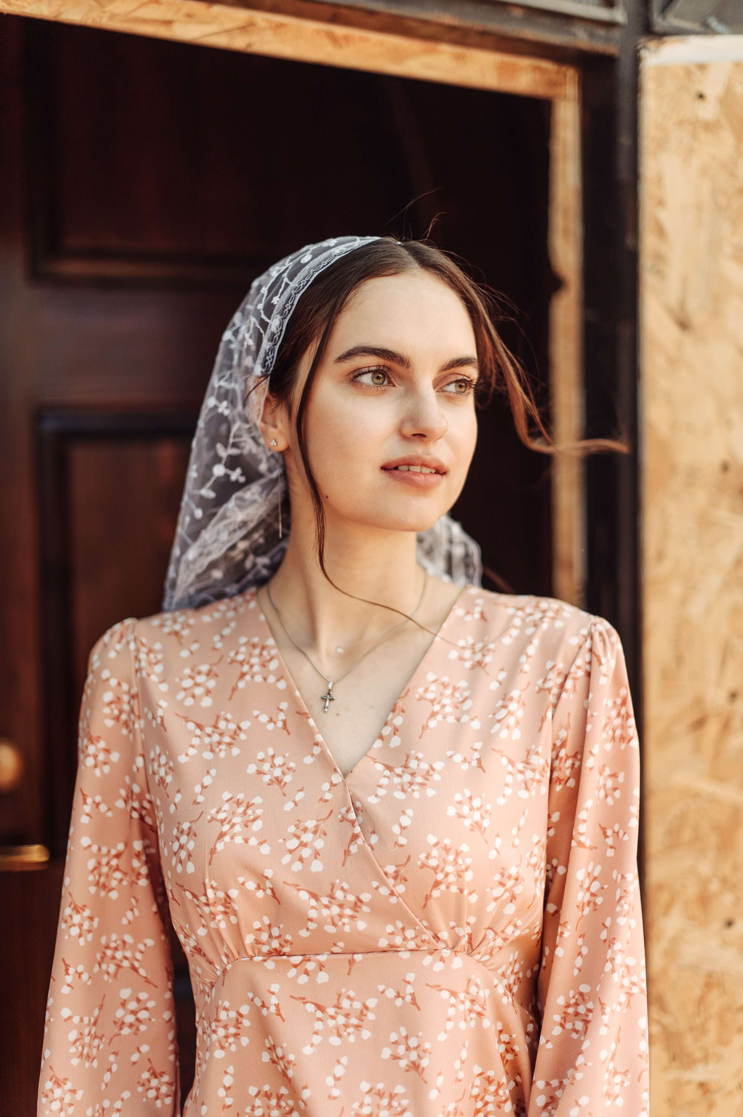 Виктория в храме. Дмитрий Черяник свадебный и семейный фотограф