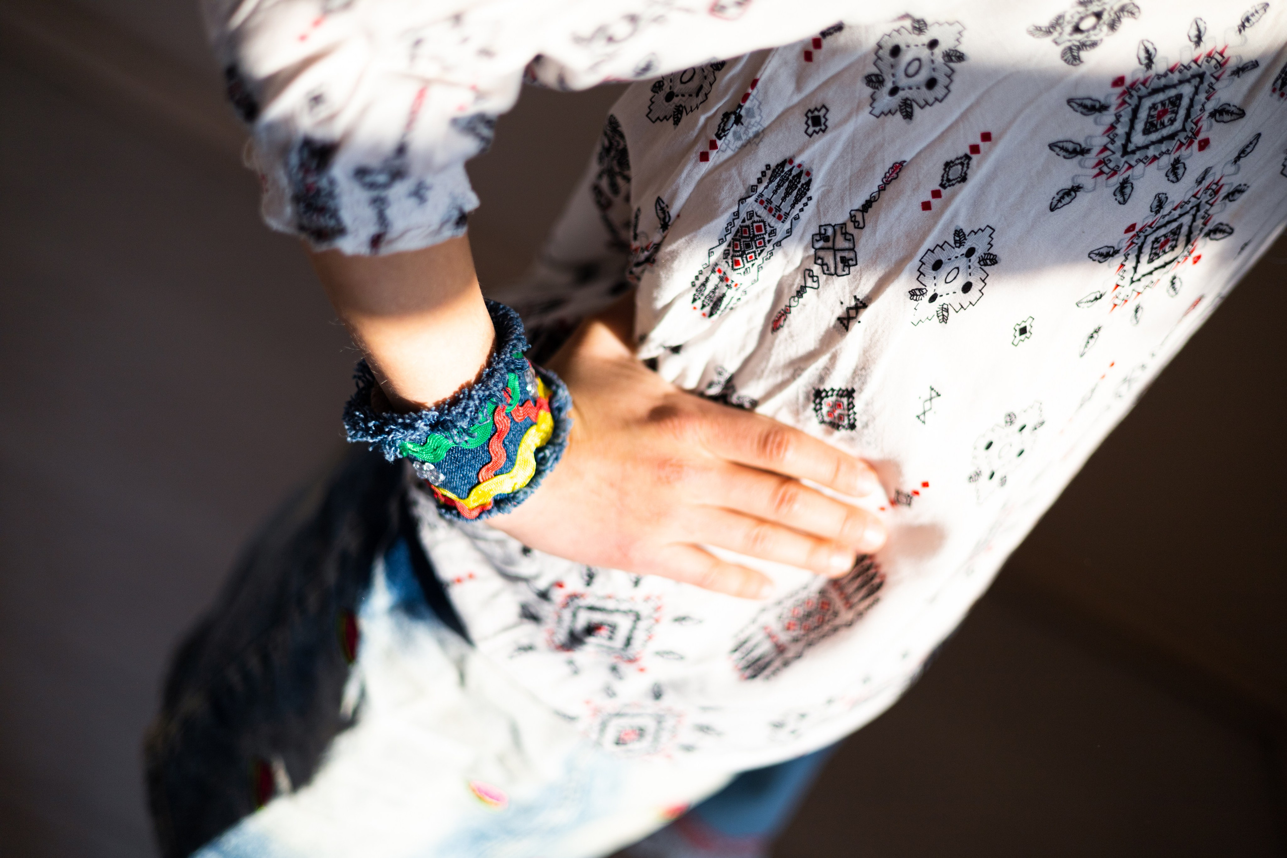 Браслеты из джинсы — мастер-класс по шитью для девочек. Владивосток. Школа для девочек во Владивостоке — Само Совершенство