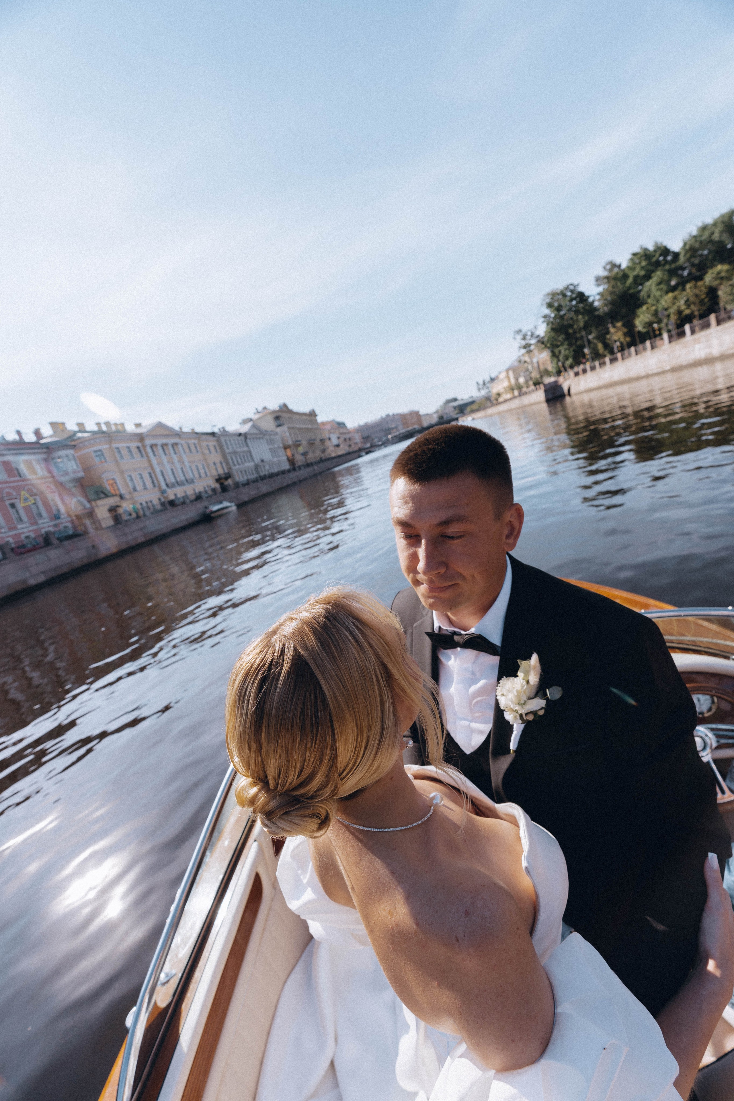 СВАДЕНБНАЯ СЬЕМКА НА КАТЕРЕ ПО КАНАЛАМ САНКТ-ПЕТЕРБУРГА И В АКВАТОРИИ НЕВЫ. Профессиональный фотограф, Санкт-Петербург — Виктория Богомолова