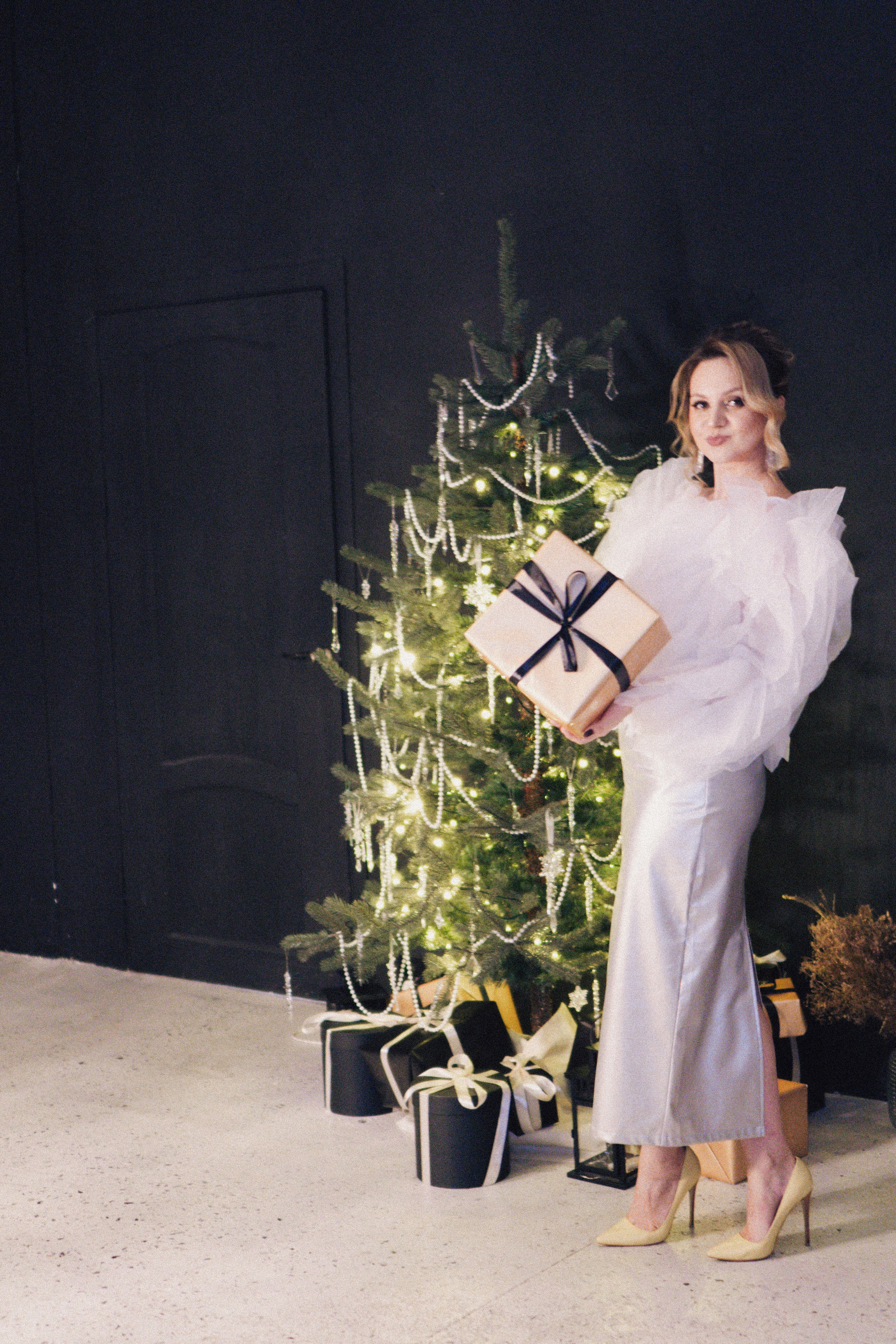 НОВОГОДНЯЯ ФОТОСЕСИИЯ В СТУДИИ ДЛЯ ДЕВУШКИ И ПРОГУЛКА ПО ЧЕРНЫШЕВСКОЙ. Профессиональный фотограф, Санкт-Петербург — Виктория Богомолова