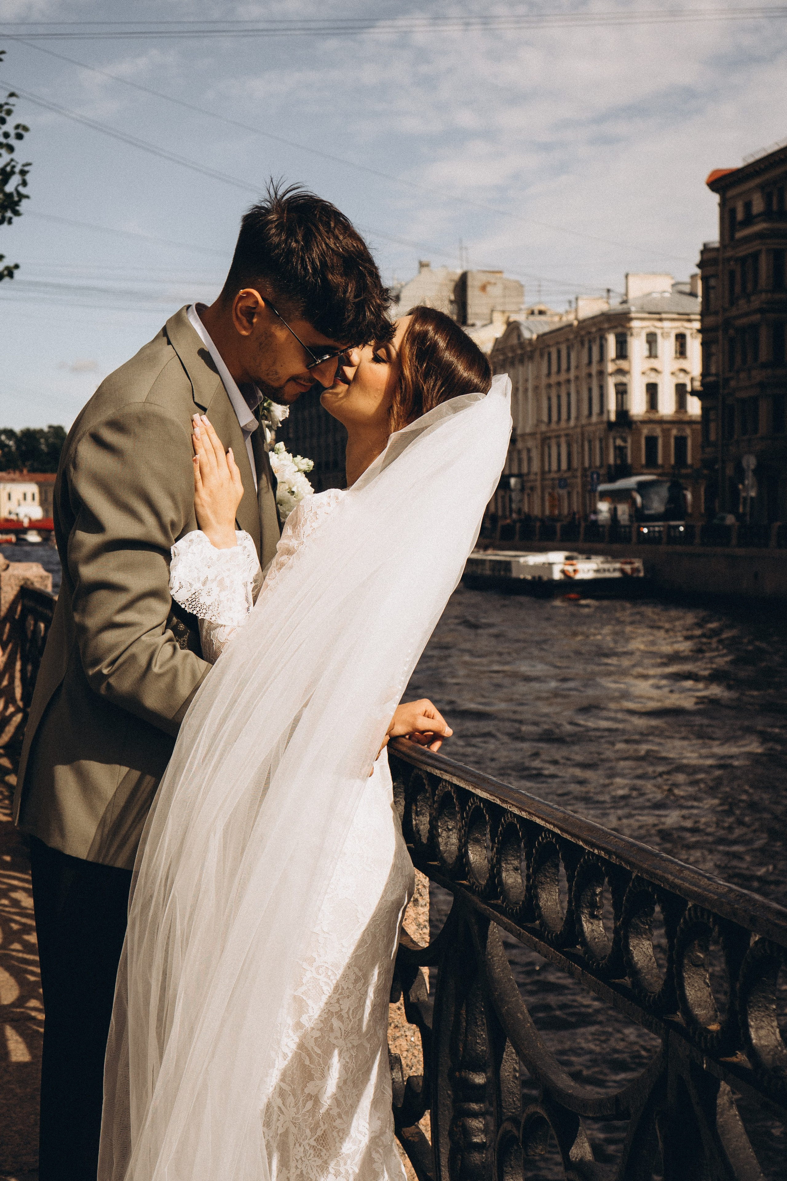 СВАДЕБНАЯ ПРОГУЛКА ВОЗЕ ИСАИКЕВСКОГО СОБОРА АСТОРИИ И ЗАКОНОДАЛЕТНОГО СОБРАНИЯ. Профессиональный фотограф, Санкт-Петербург — Виктория Богомолова