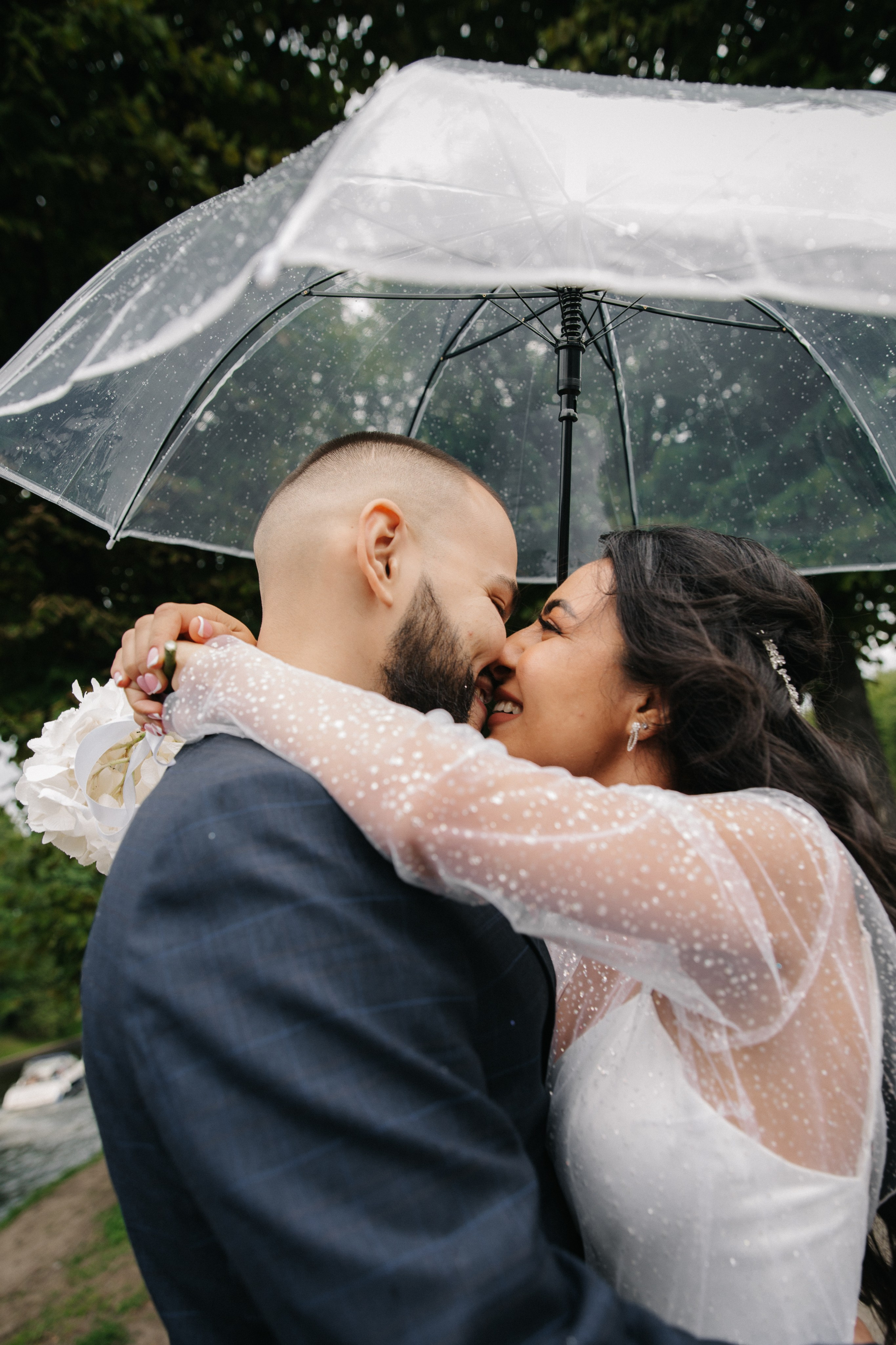ВЫБОРГСКИЙ ЗАГС | июль, центр. Свадебный фотограф в Санкт-Петербурге Полина Корзухина