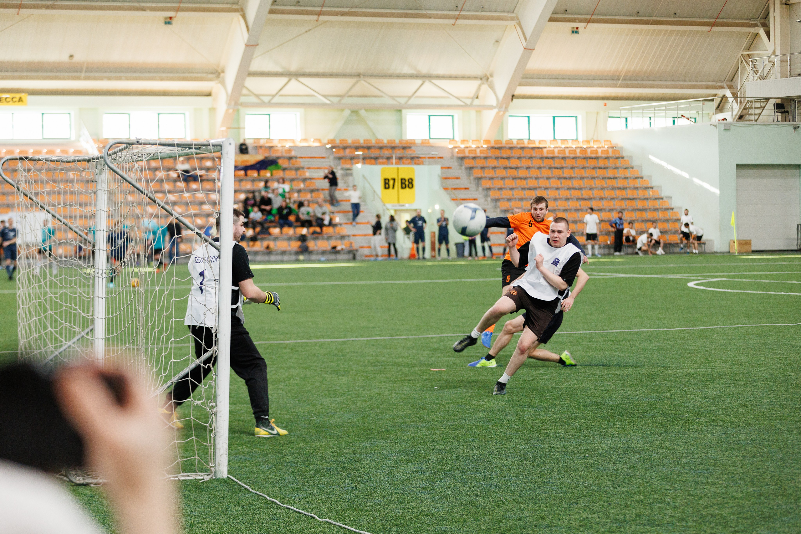 Фотограф на корпоративный футбольный турнир. Контент для бизнеса в Екатеринбурге Полдень Медиа