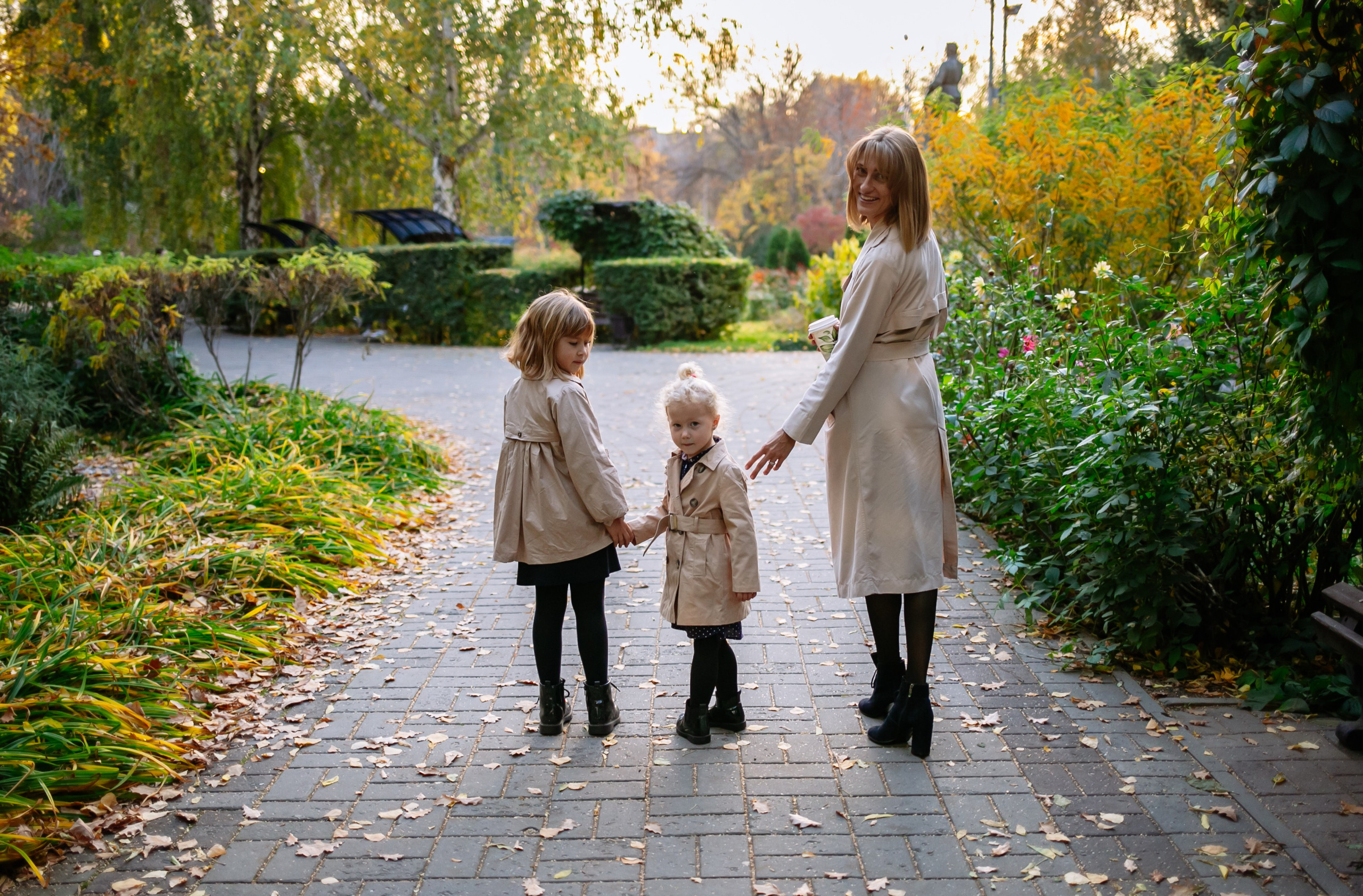 Юля, Анюта, Есения