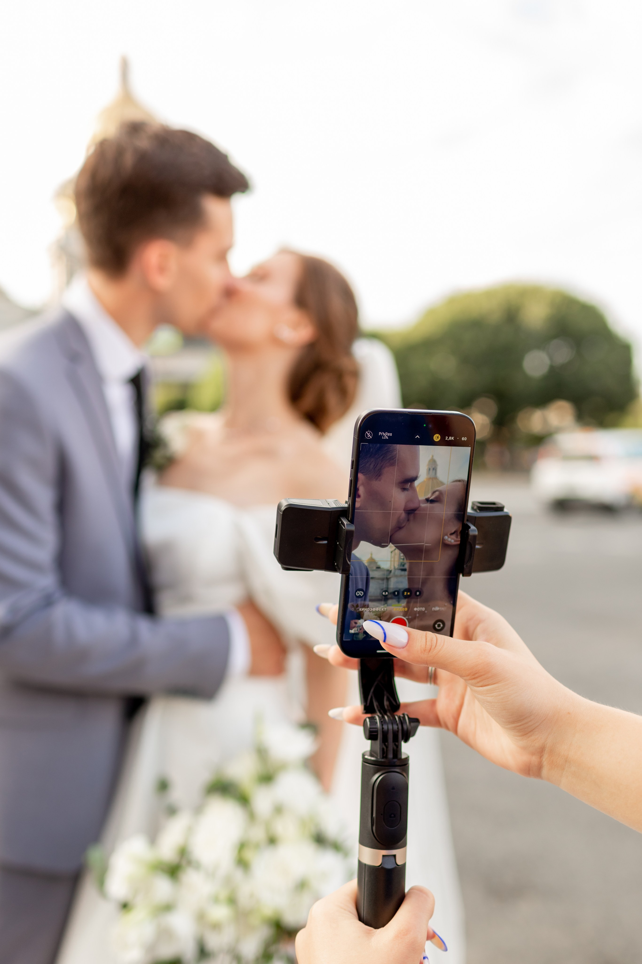 Свадебная фотопрогулка в Санкт-Петербурге. Свадебный фотограф Кирилл Белый