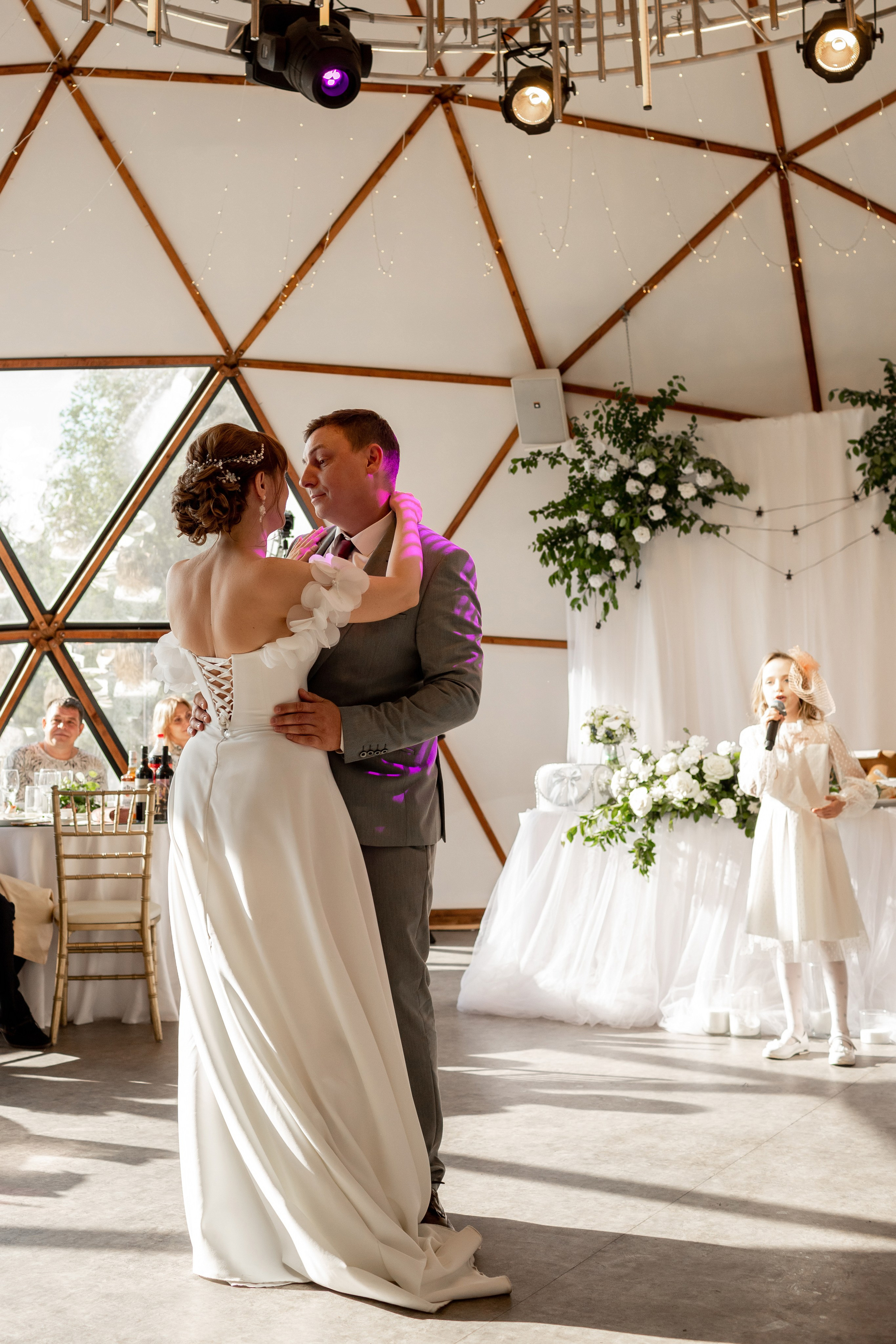 Свадебная фотосессия на загородной площадке. Свадебный фотограф Кирилл Белый