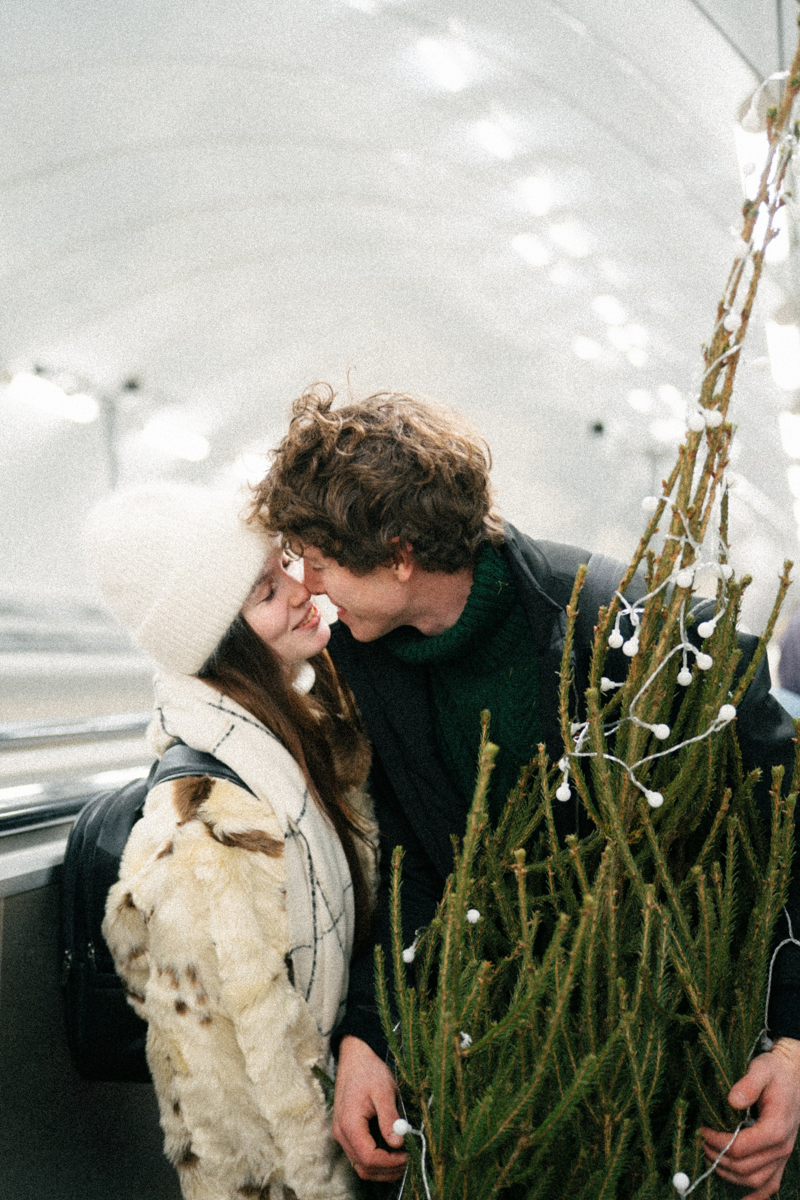 НОВОГОДНЯЯ ПРОГУЛКА ПАРЫ ПО ЧЕРНЫШЕВСКОЙ ПЕРЕД НОВЫМ ГОДОМ. Профессиональный фотограф, Санкт-Петербург — Виктория Богомолова