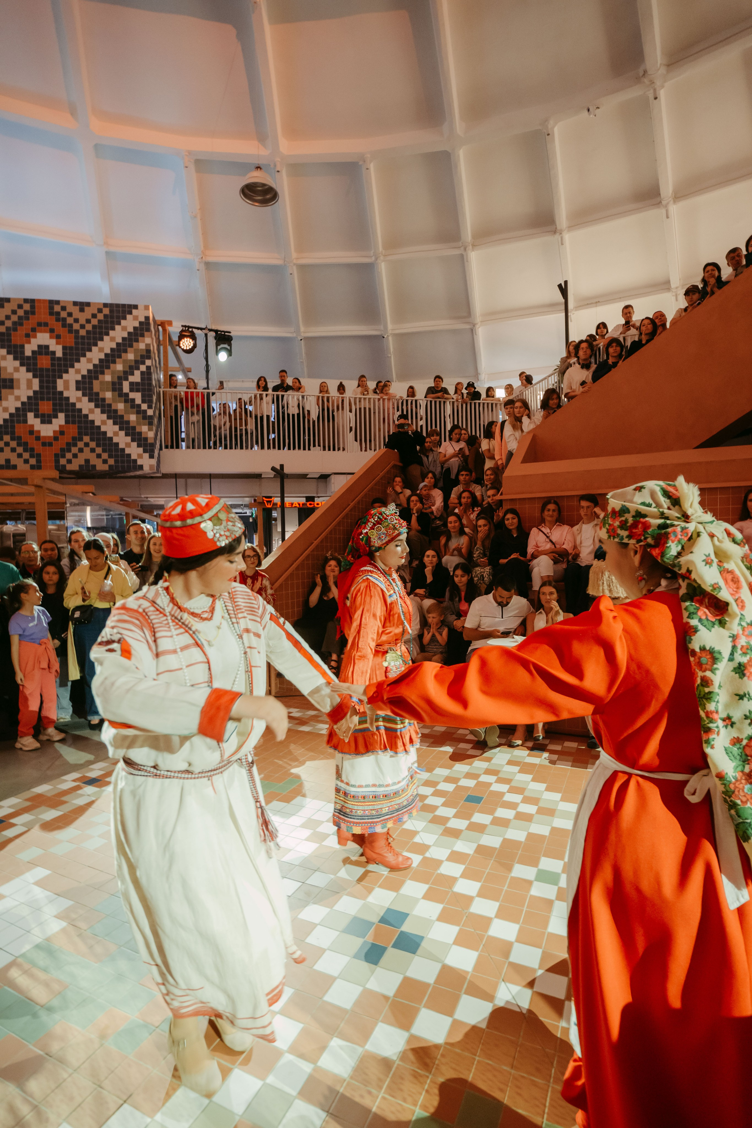 Московский рынок. Солнцестояние / 2025. Саша Копылов, фотограф в Казани