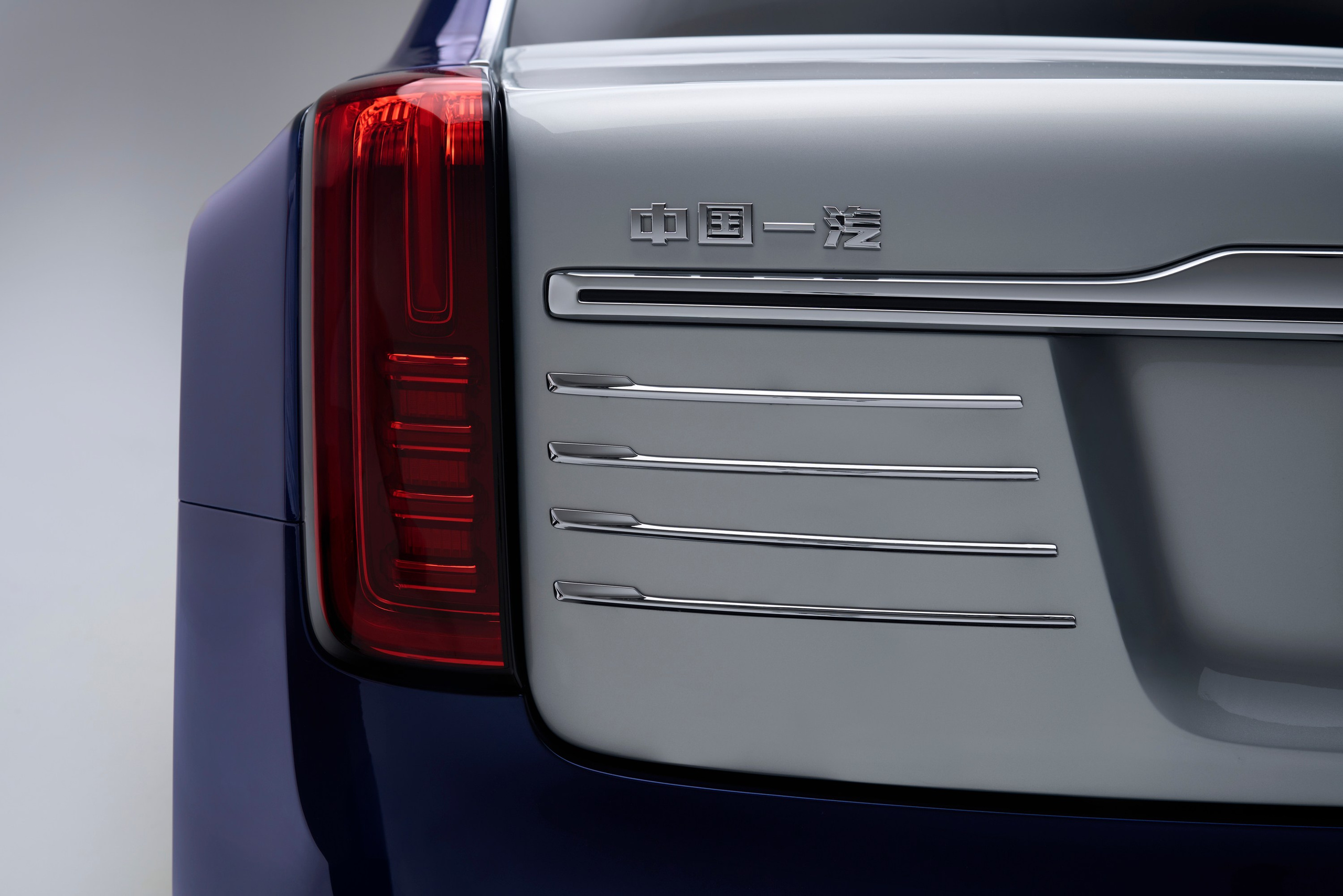 Hongqi Golden Sunflower. Creative photographer Denis Klero