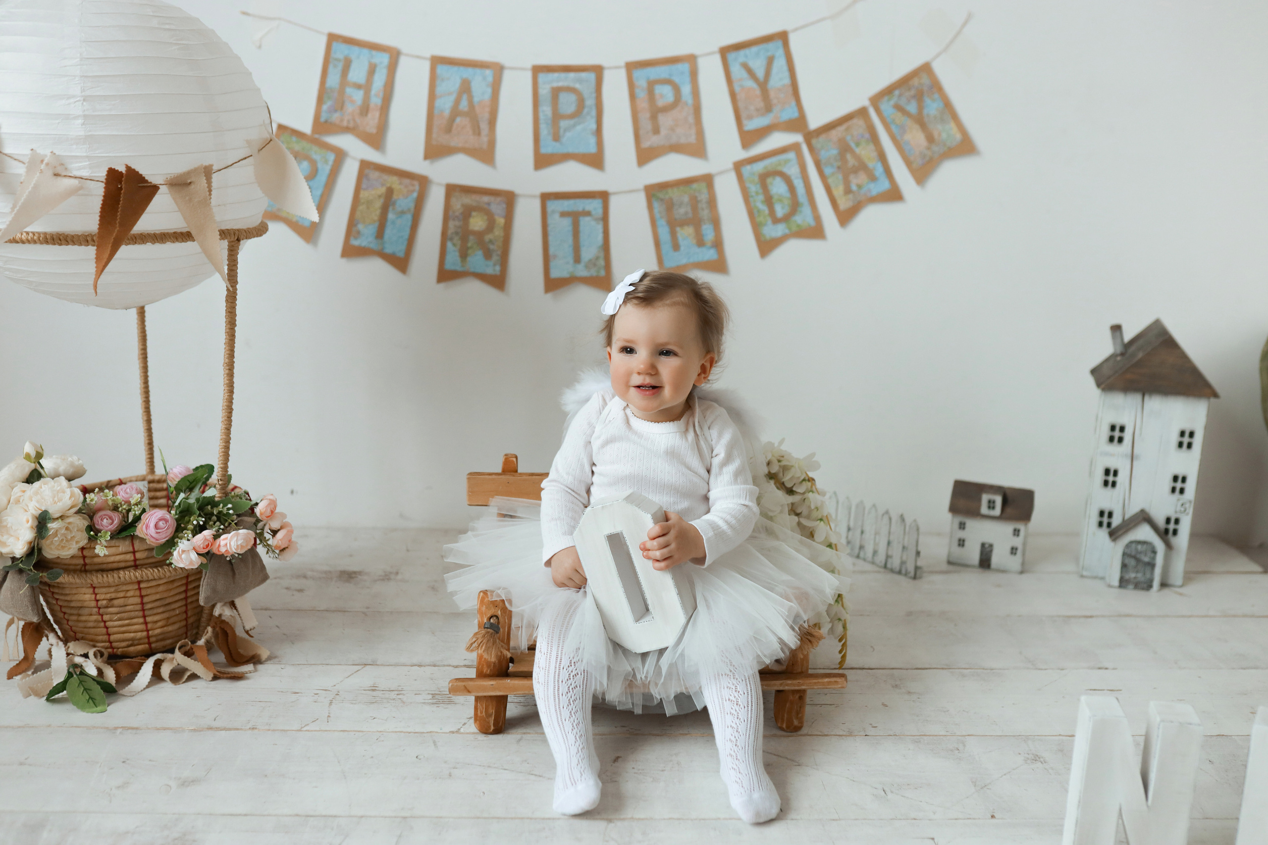 Фотосессия годовасия с крушением тортика