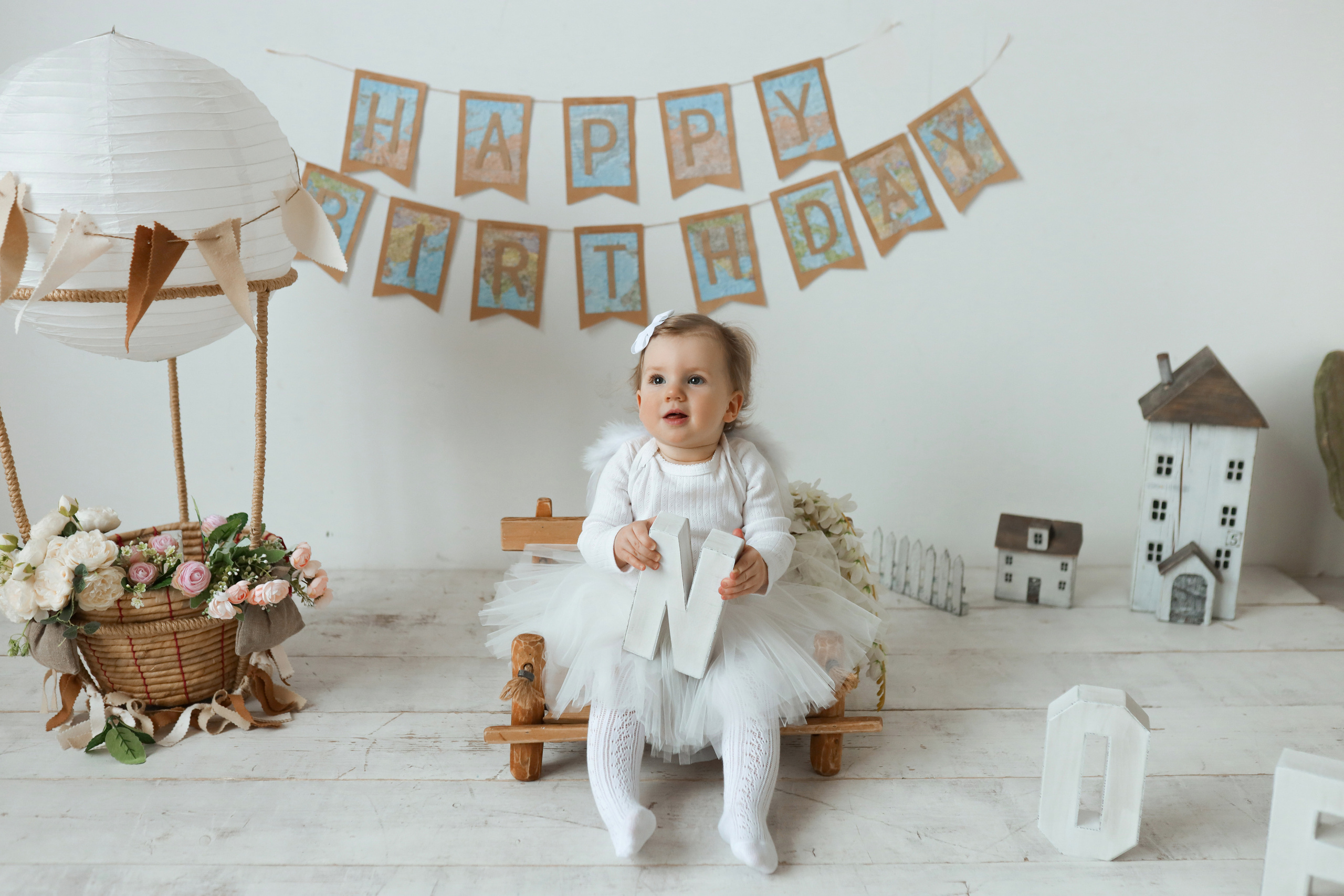 Фотосессия годовасия с крушением тортика