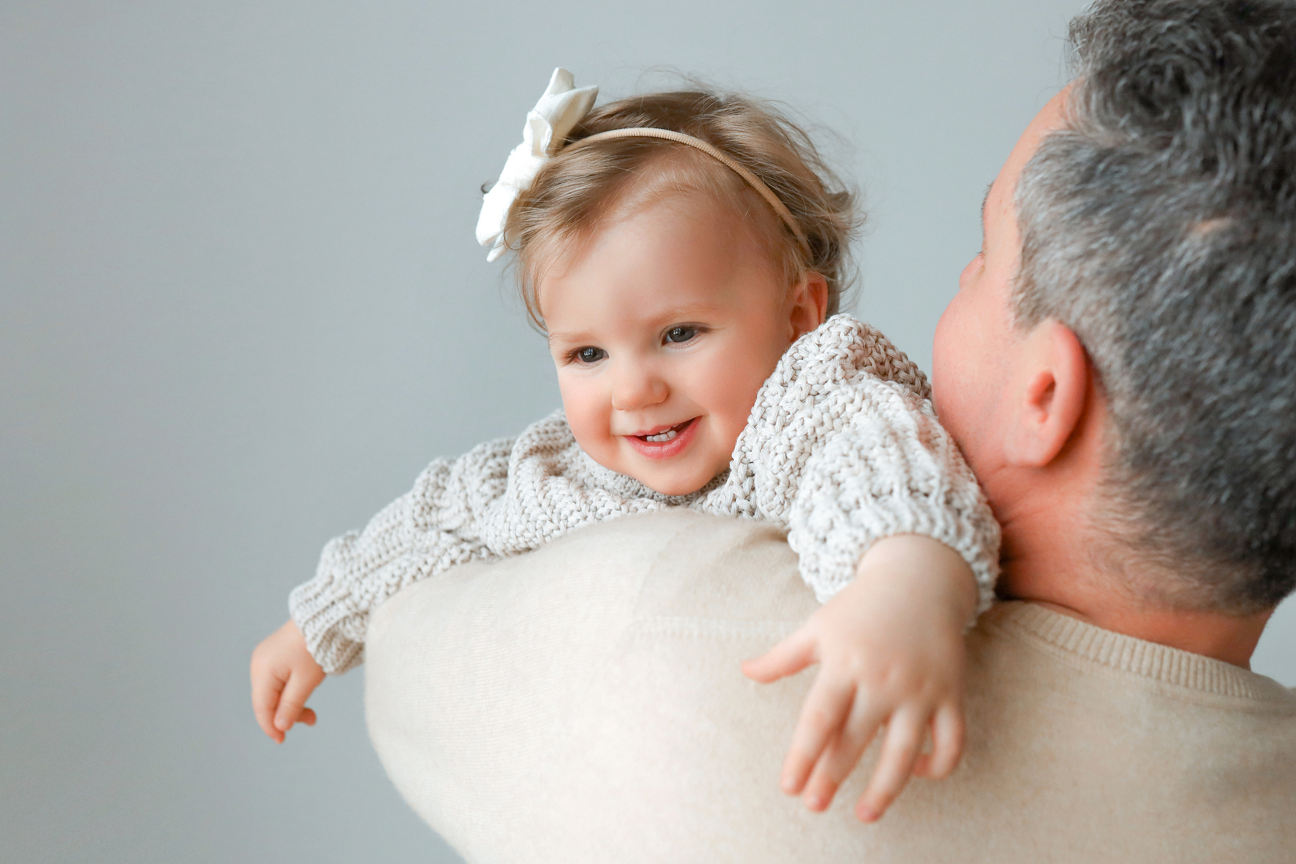 Фотосессия годовасия с крушением тортика